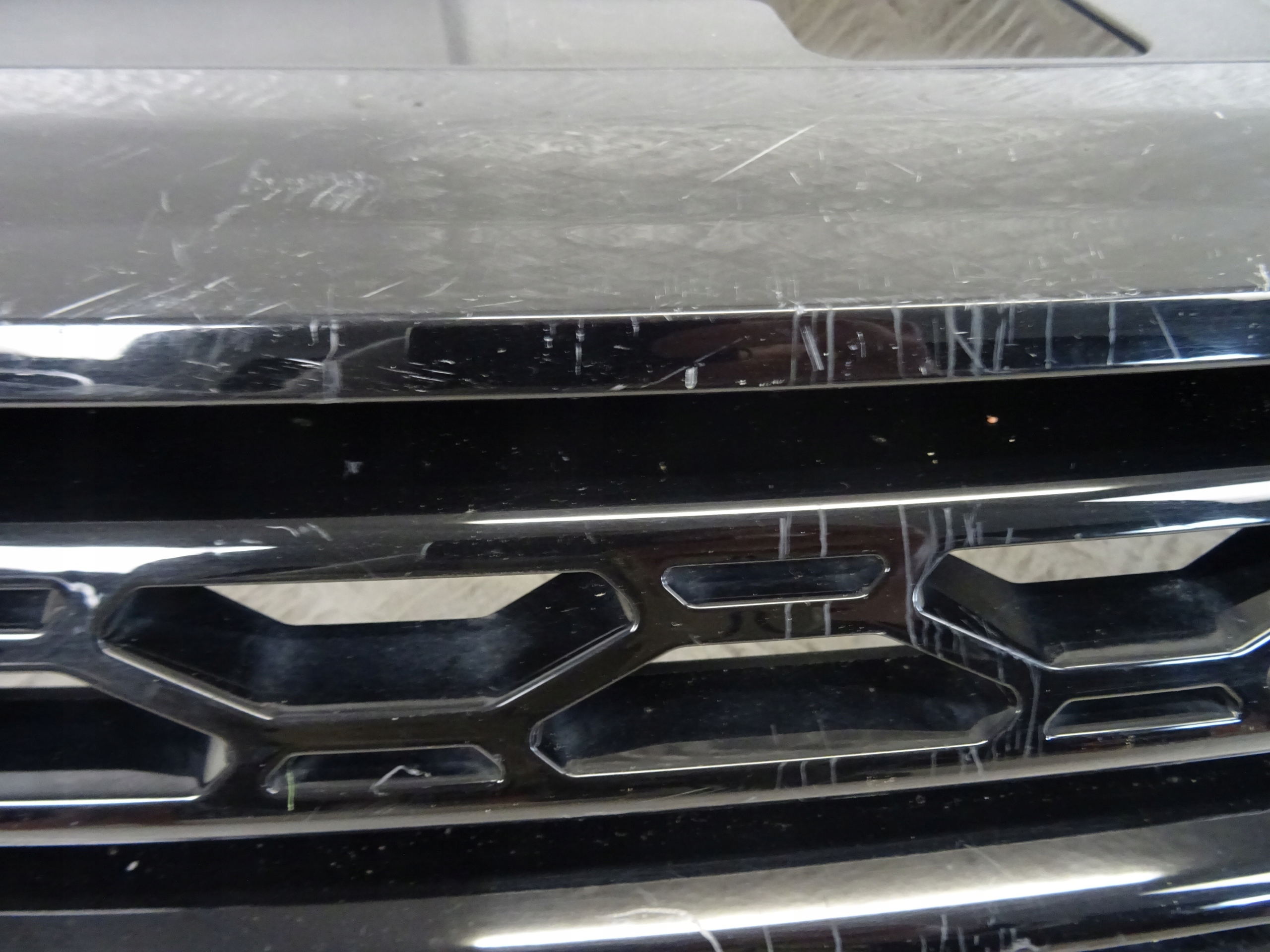 grill grille front front LAND ROVER DISCOVERY V HY32-8200-A