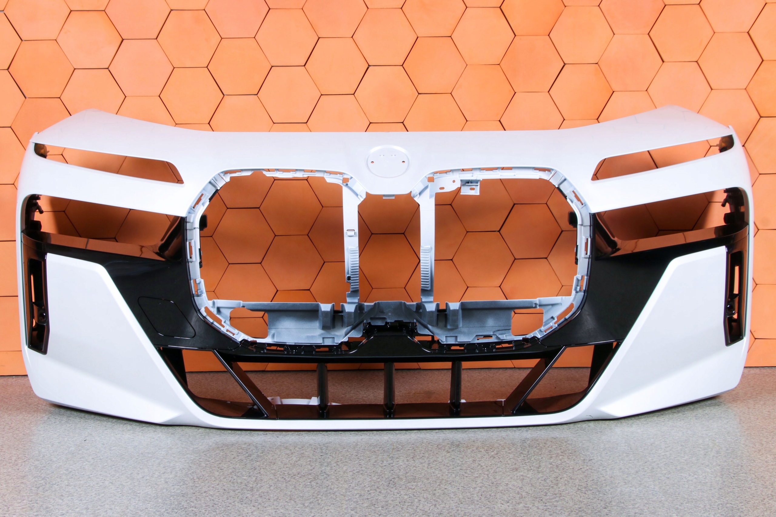 BMW 7 G70 i7 m-packet bumper front USA colour A96