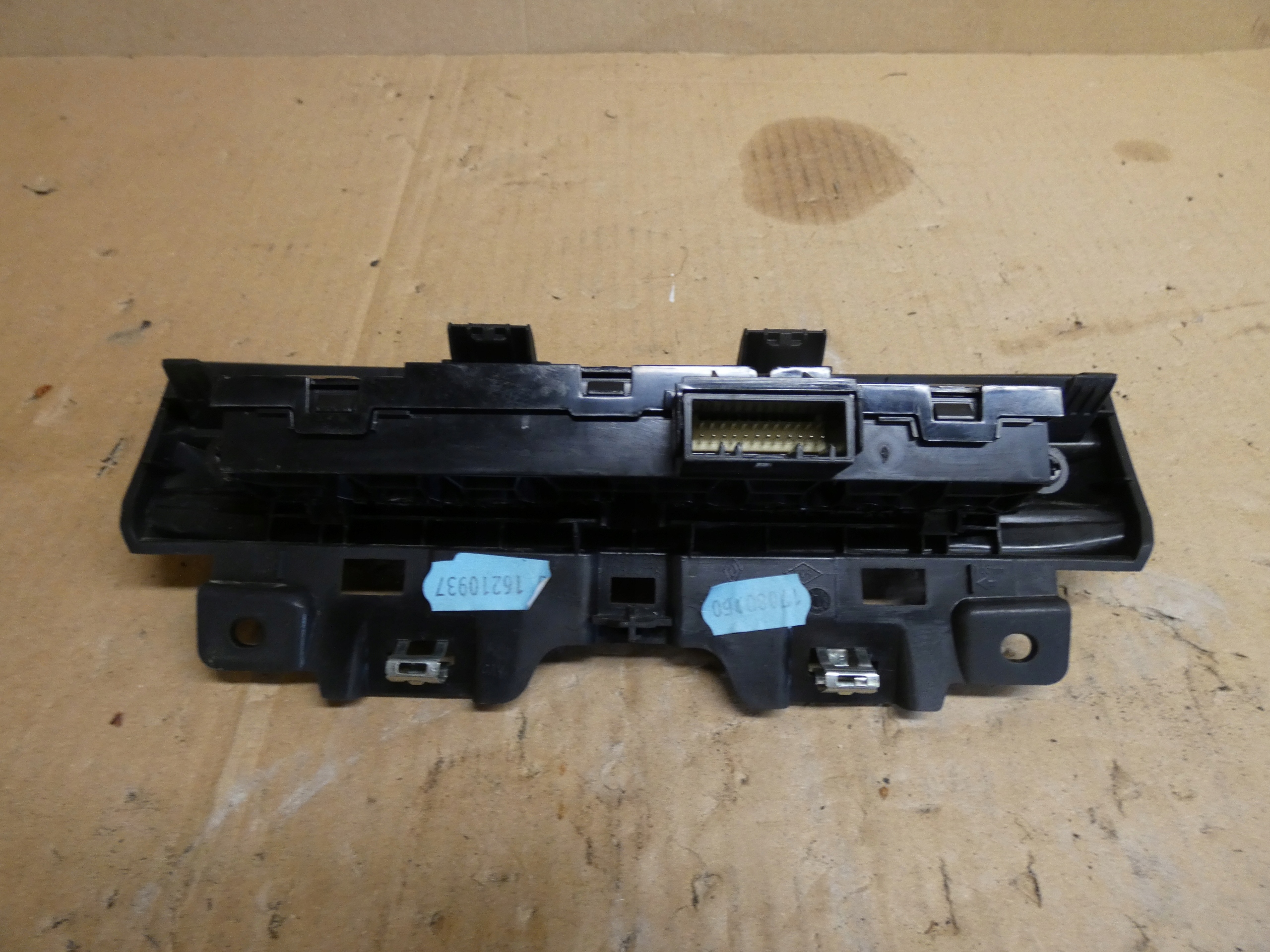 levers PANEL 283E81404R RENAULT TRAFIC III IV 21