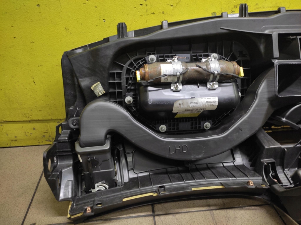 OPEL INSIGNIA cockpit dashboard instrument panel
