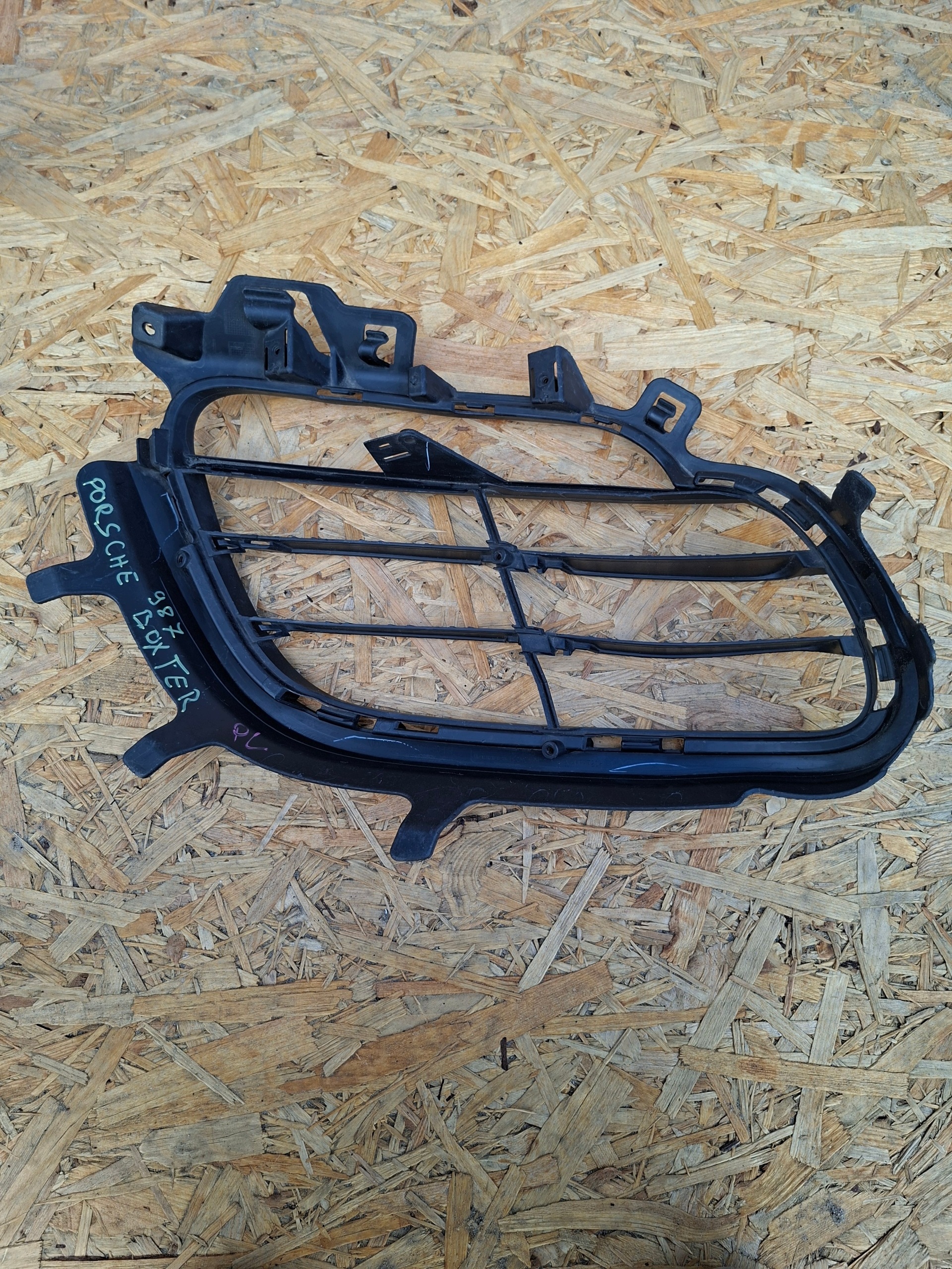 grid of a bumper front left PORSCHE BOXSTER CAYMAN 981 98150556300