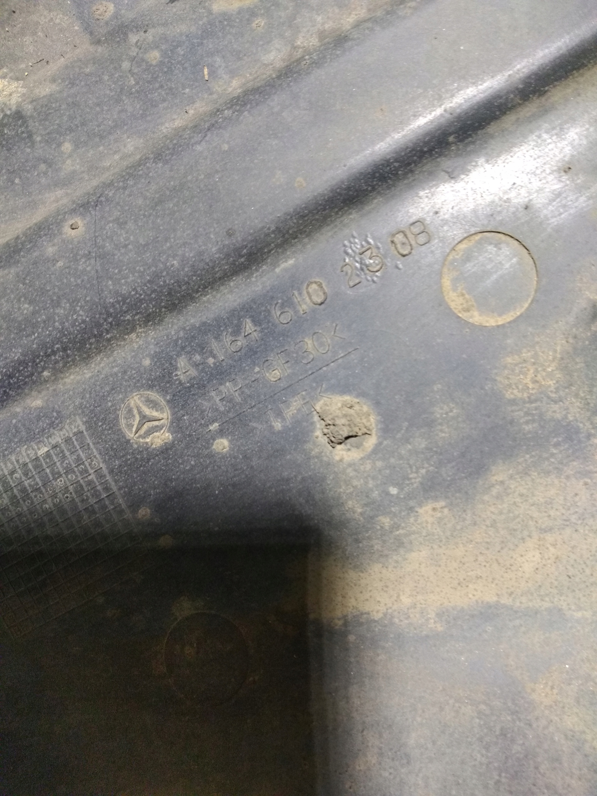 cover chassis rear part left MERCEDES GL X164