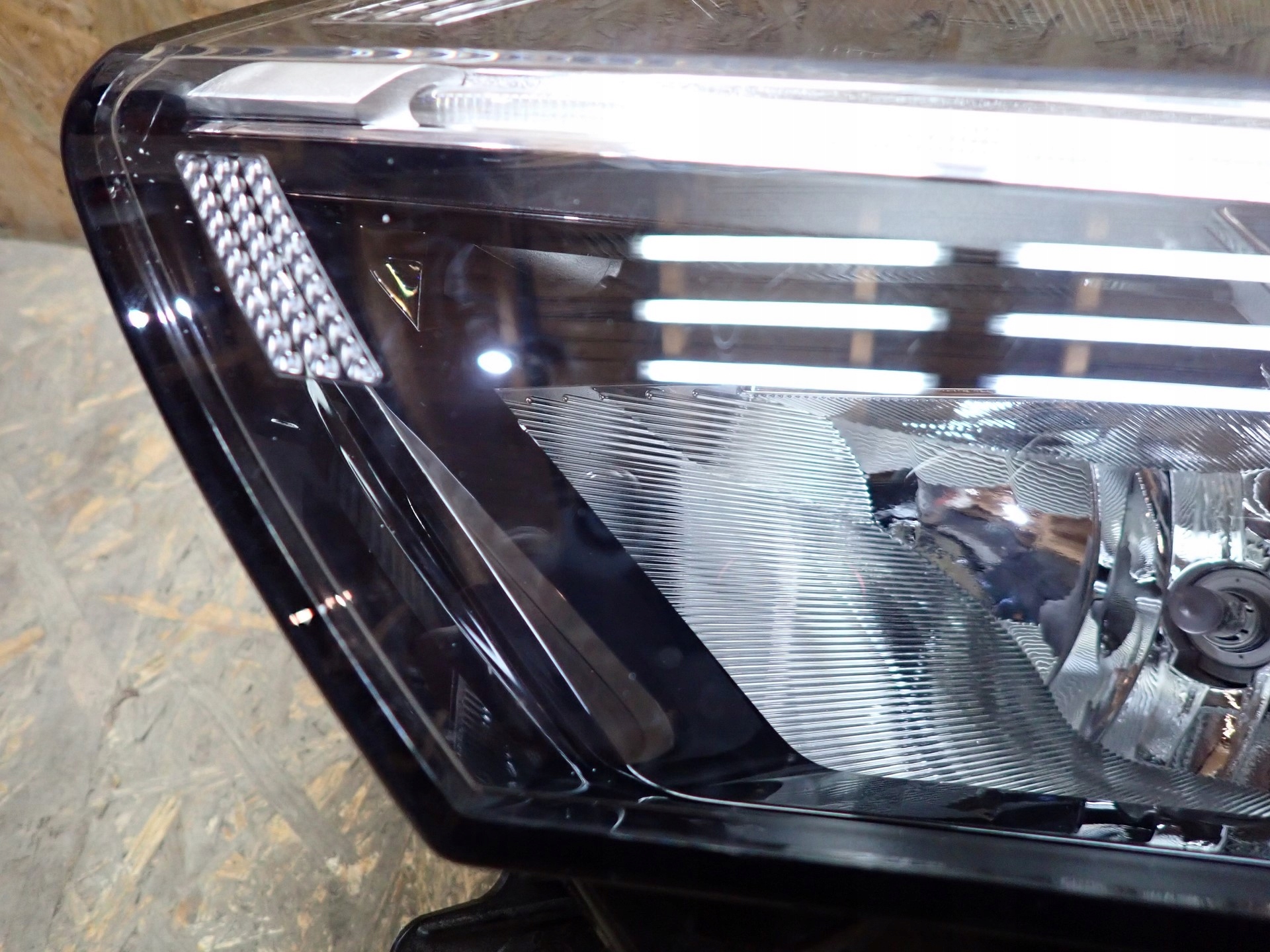 light left REFLEKTOR left LED DACIA JOGGER RK 2021- 260605914R