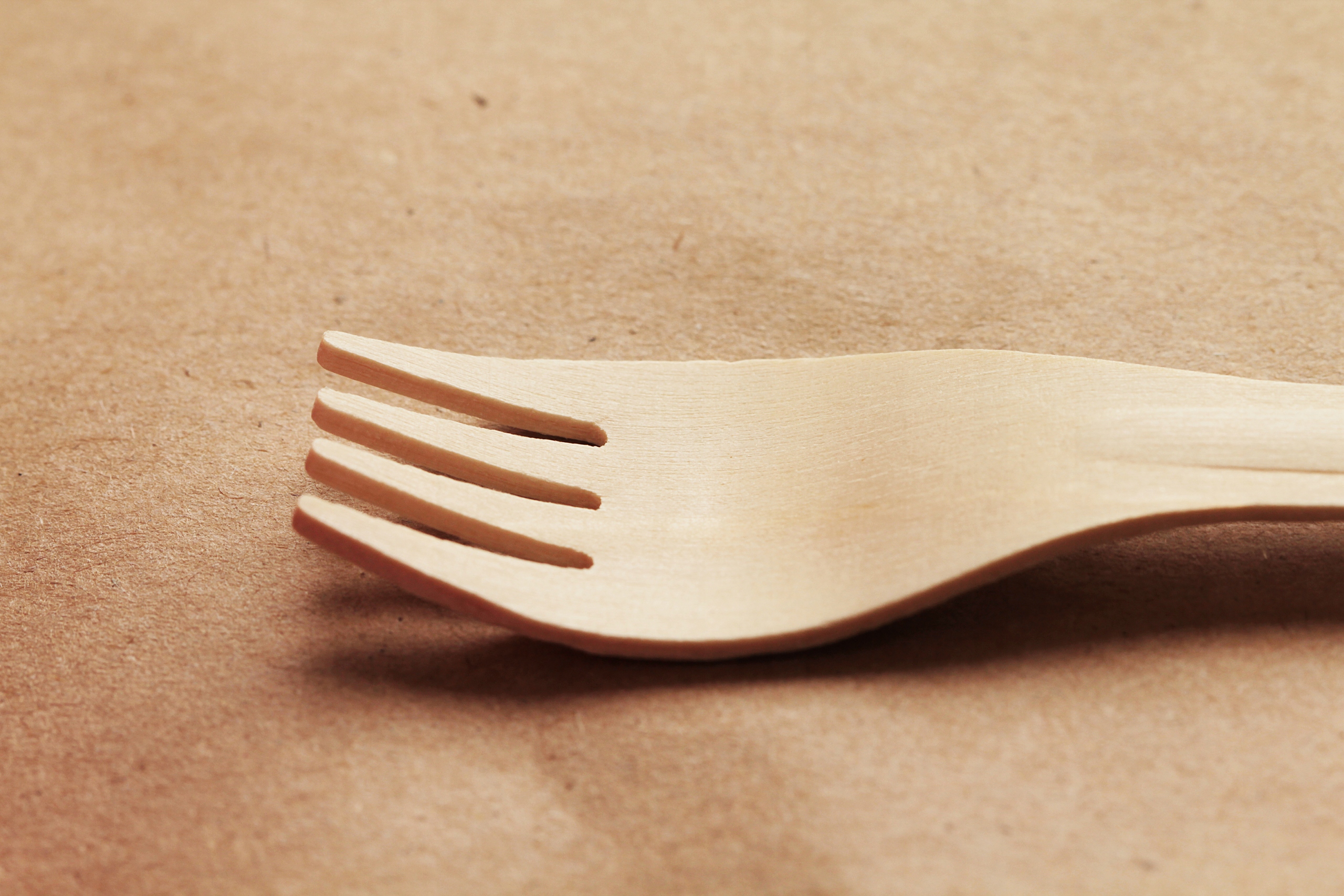 EKOLOGICZNE DREWNIANE WIDELCE EKO 100 SZT MOCNE Materiał drewno