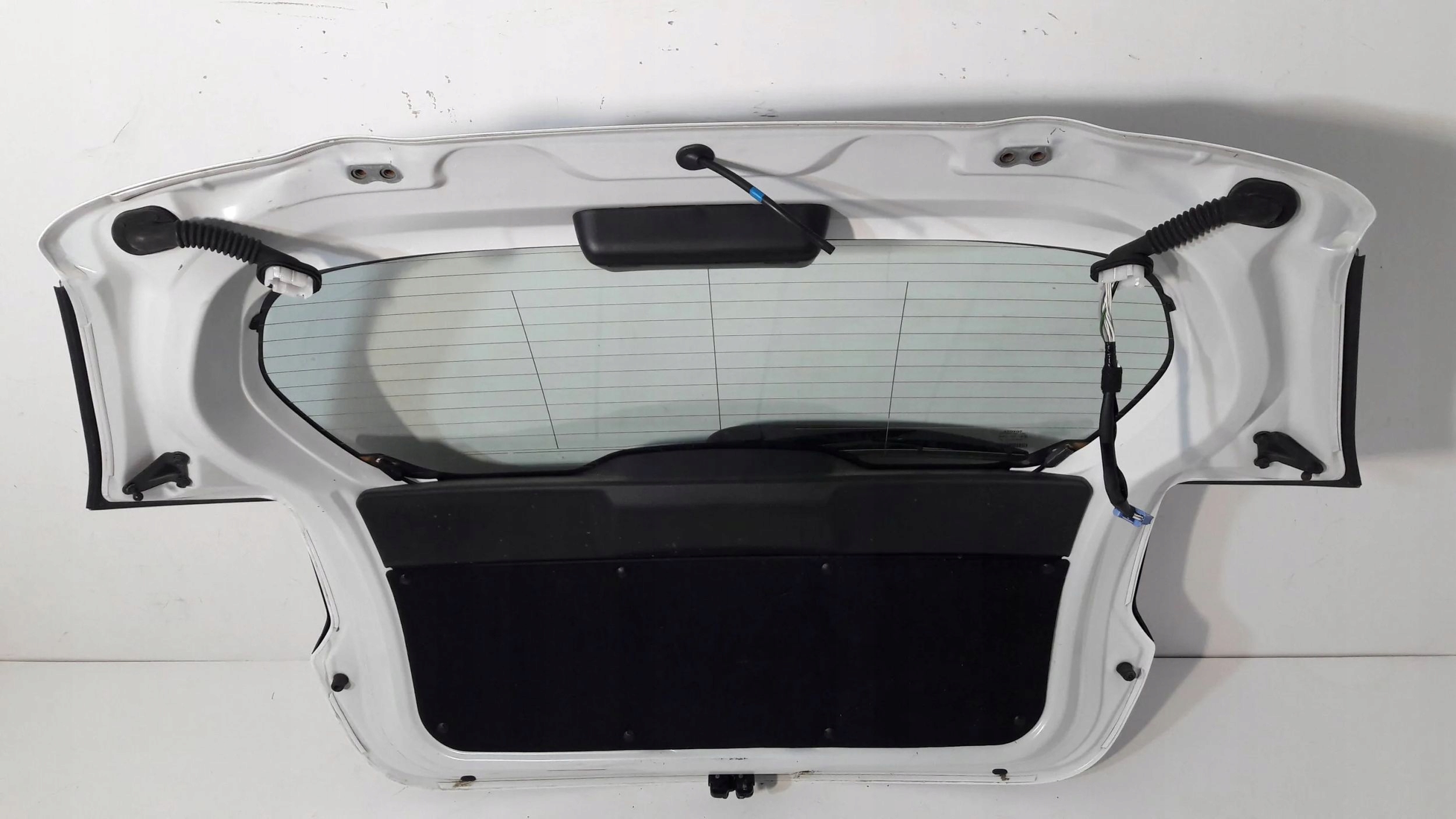 Toyota Yaris XP210 trunk door boot
