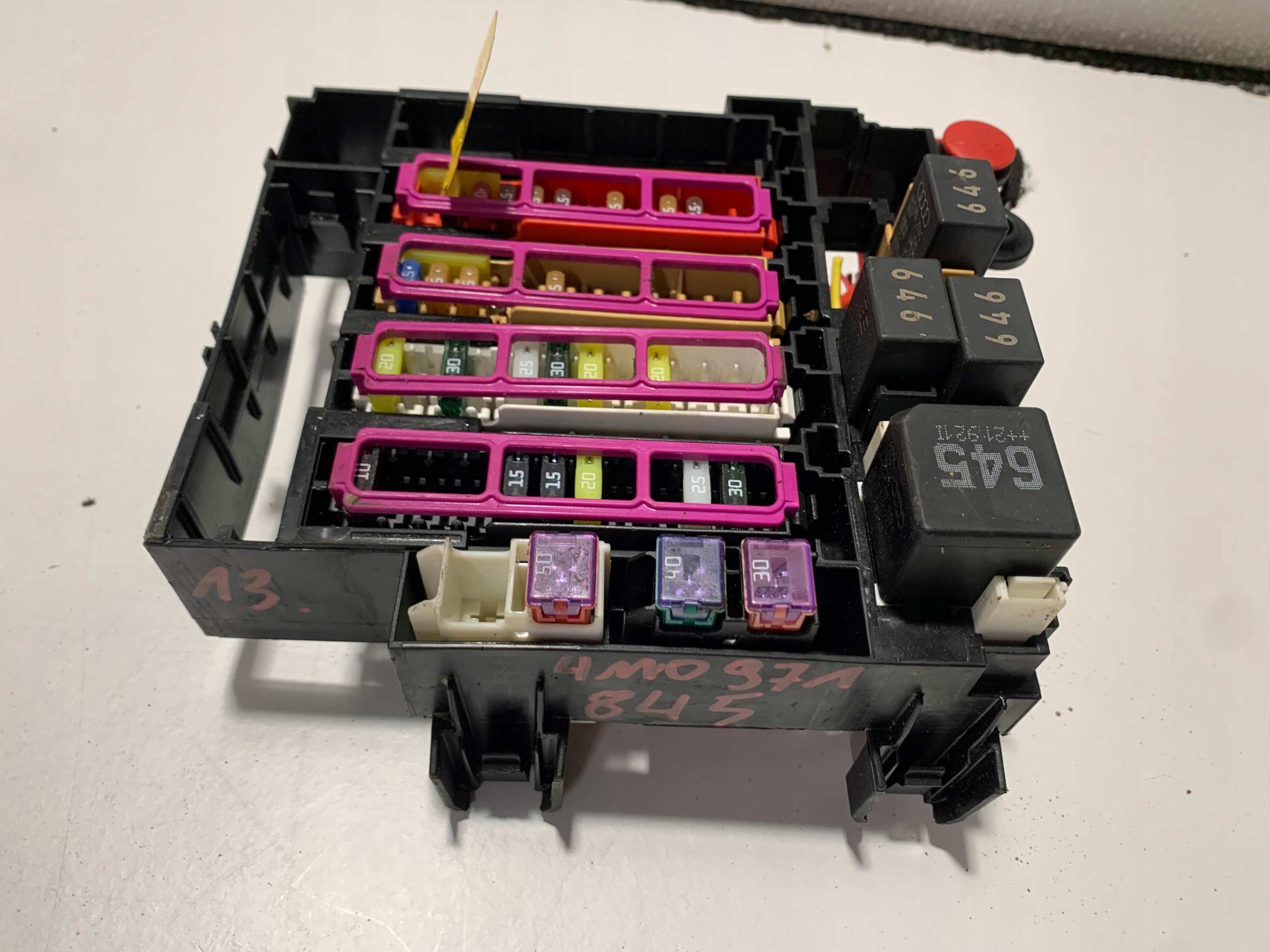 AUDI Q7m КРІПЛЕННЯ BEZPIECZNIKOWm0971845 КОРОБКА ЗАПОБІЖНИКИ