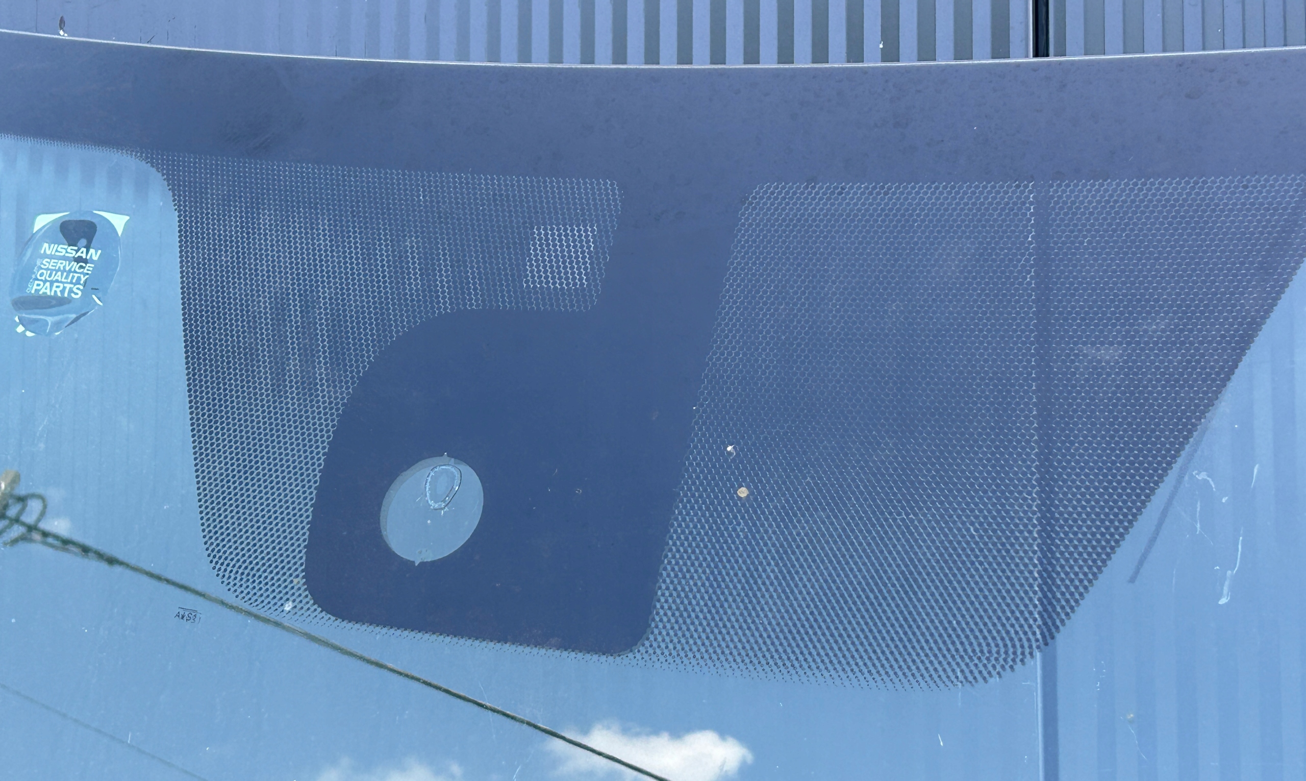 window front front iron NISSAN LEAF and ZE0 10- originál