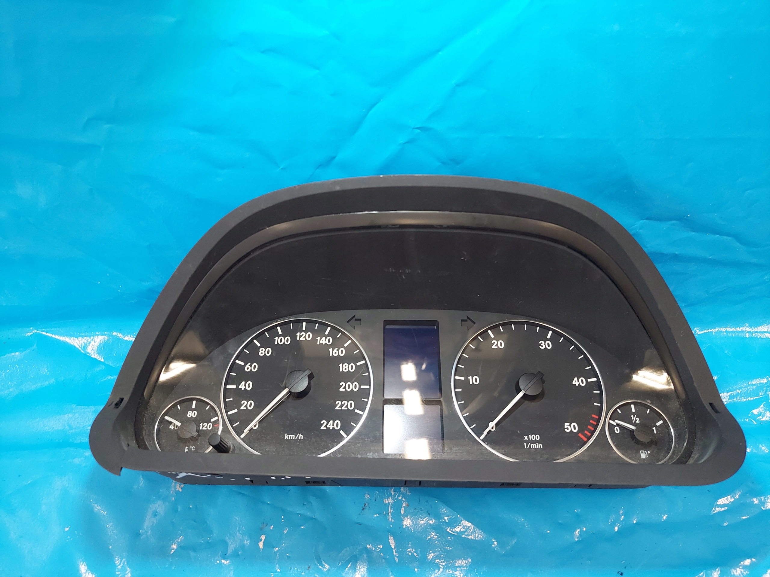 dials clock MERCEDES W169 2.0 CDI