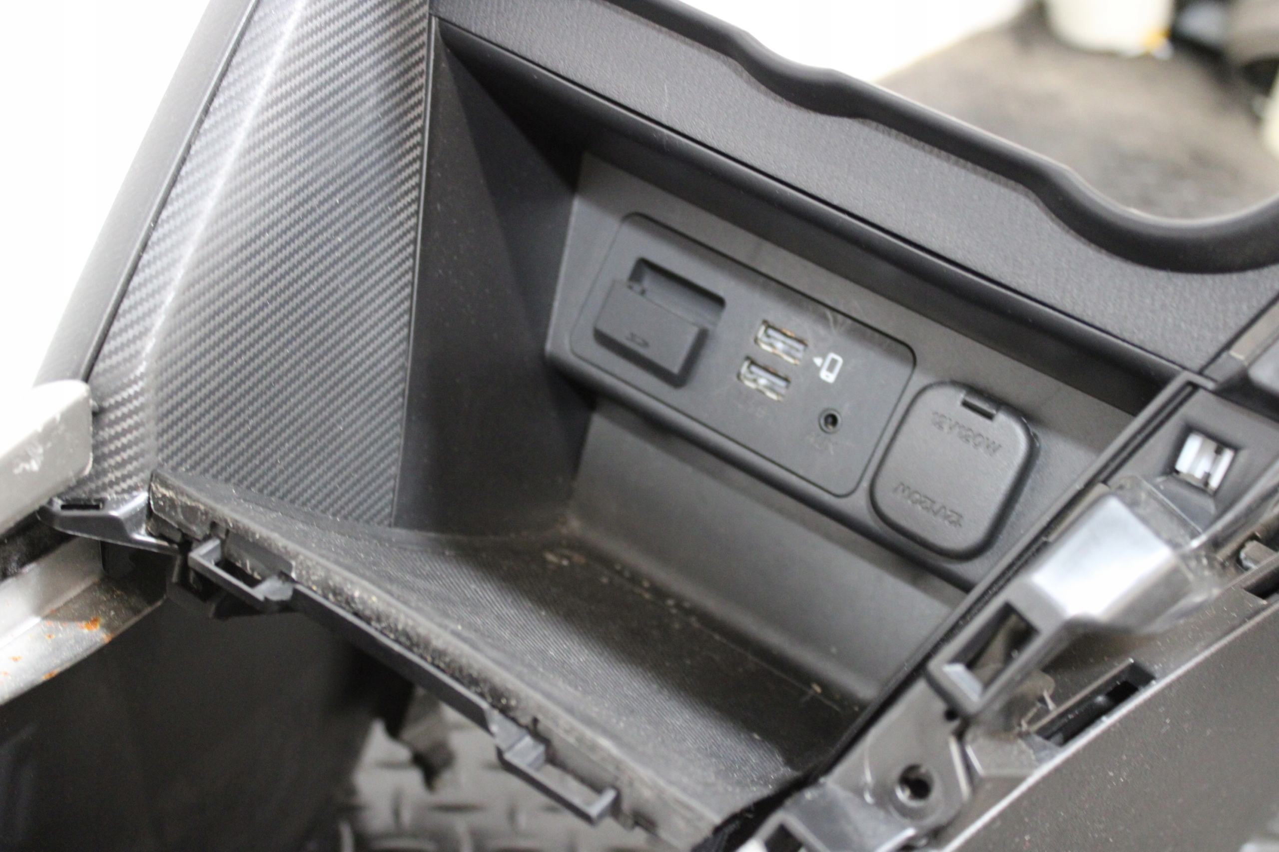 тунель середина mazda 2 DJ РЕСТАЙЛИНГ