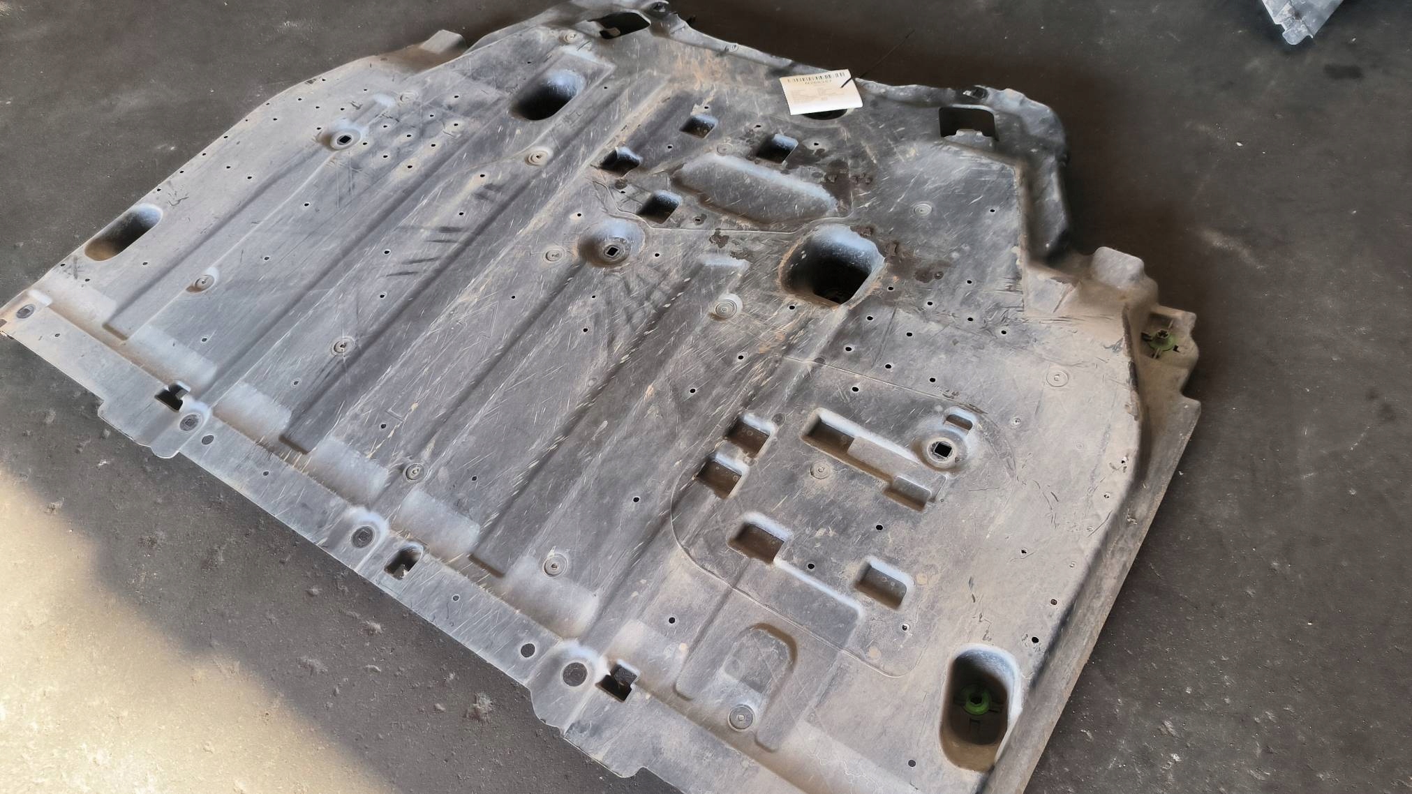 cover chassis 9847060580 PEUGEOT E-208