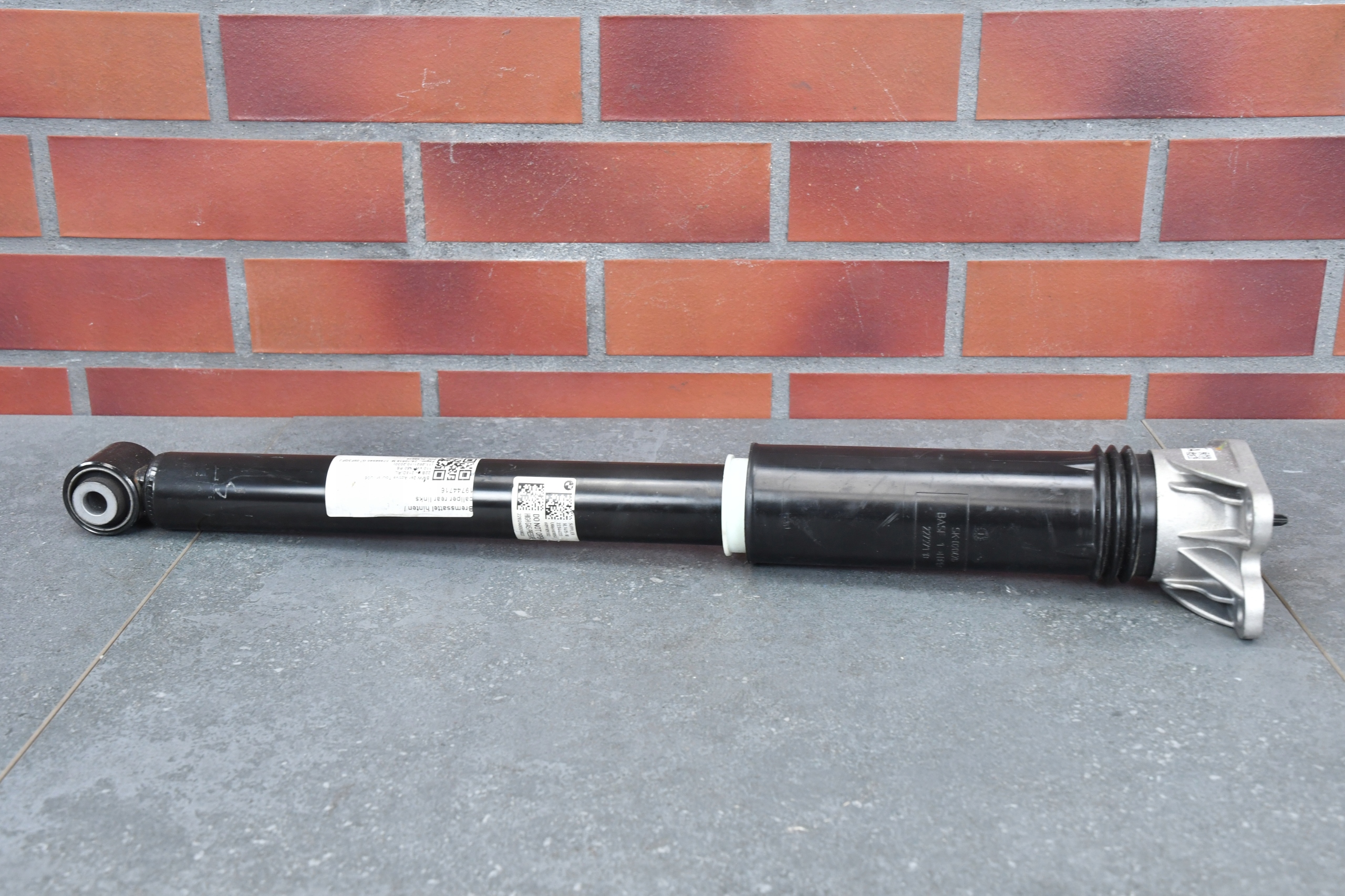 shock absorber right left rear part rear BMW 2 U06 6891093 470km