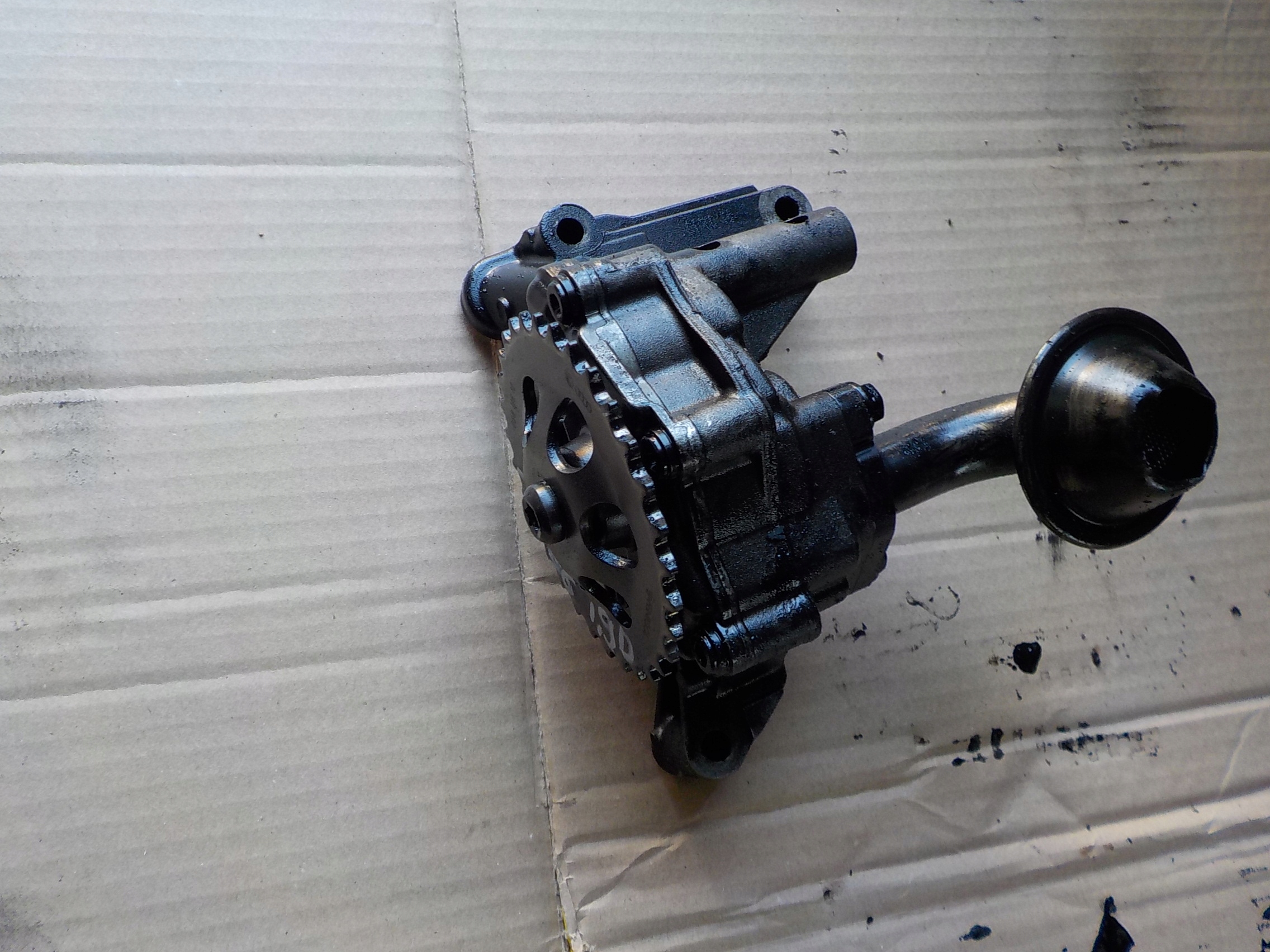 Ölpumpe audi a4 b6 1,9 tdi 038115105B