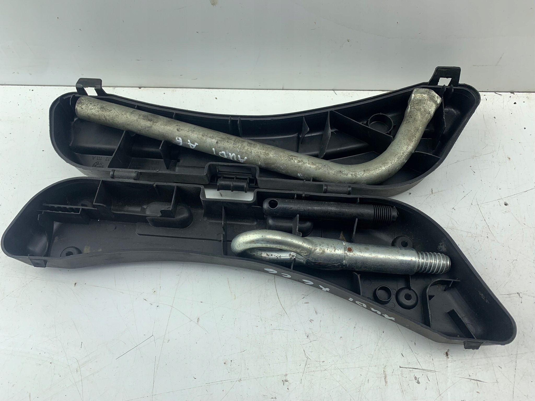 AUDI A6 C6 KLUCZ UCHO