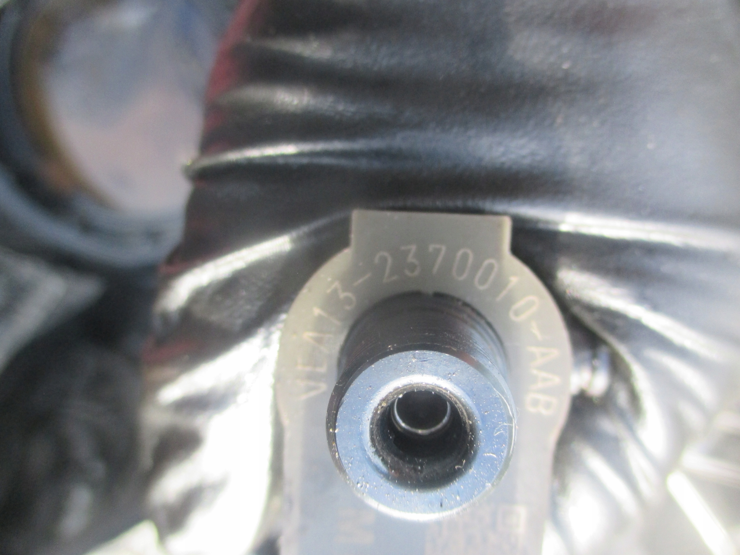 WTRYSK WTRYSKIWACZ VOLVO 2.0D D4 V60 S80 S60 V70 Producent części Volvo OE