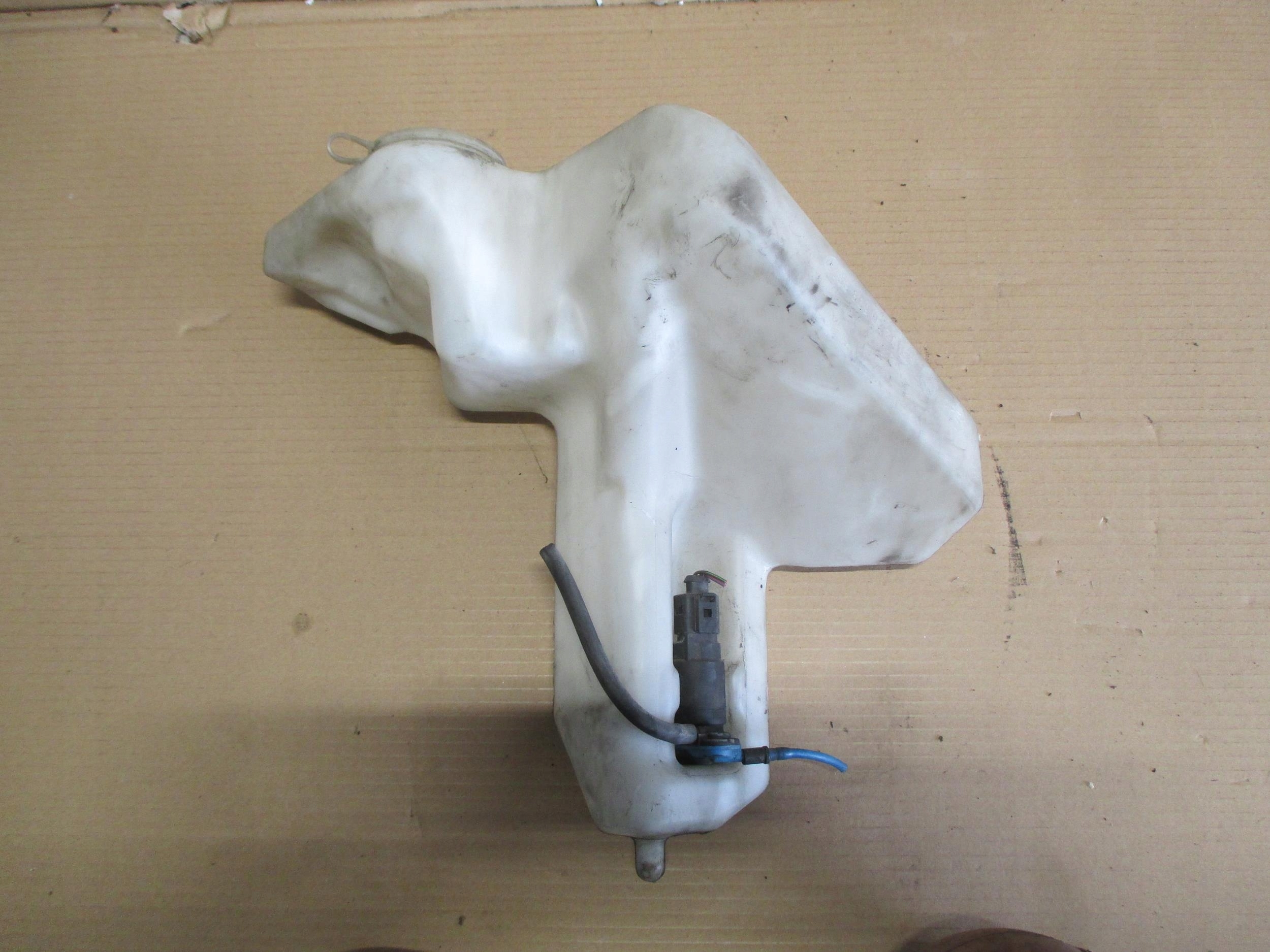 MERCEDES VANEO 01-05 ZBIORNICZEK SPRYSKIWACZY