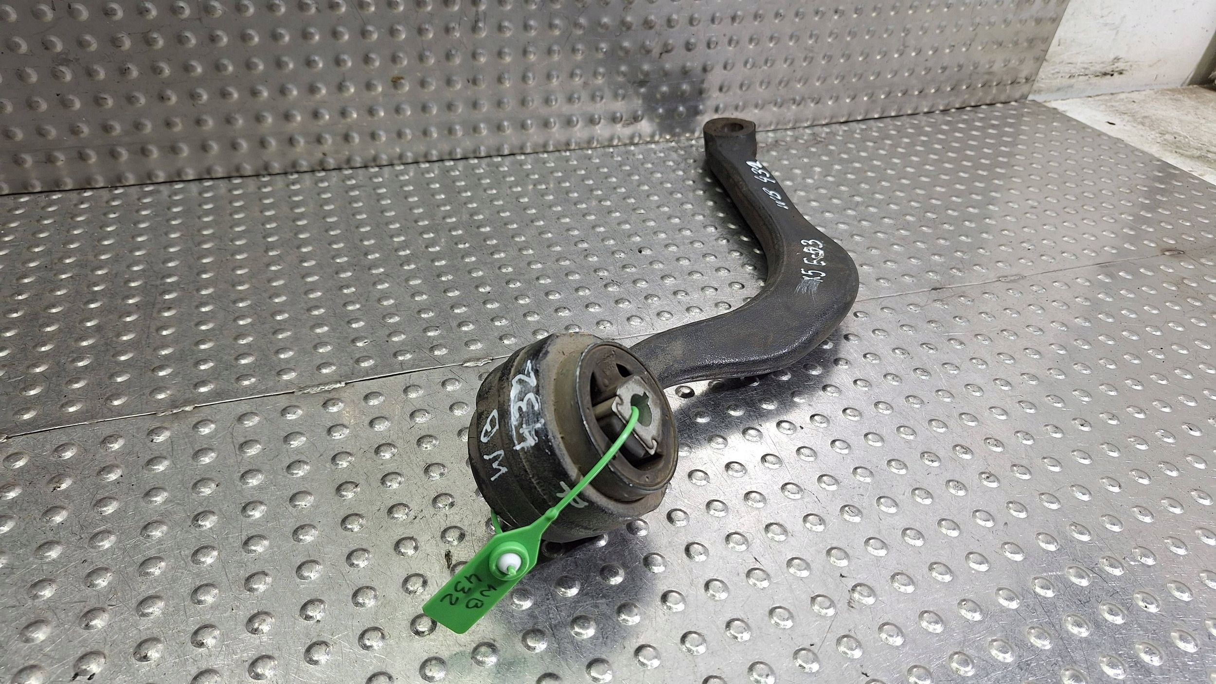 arm right front upper BANAN 6769718 BMW X5 E53