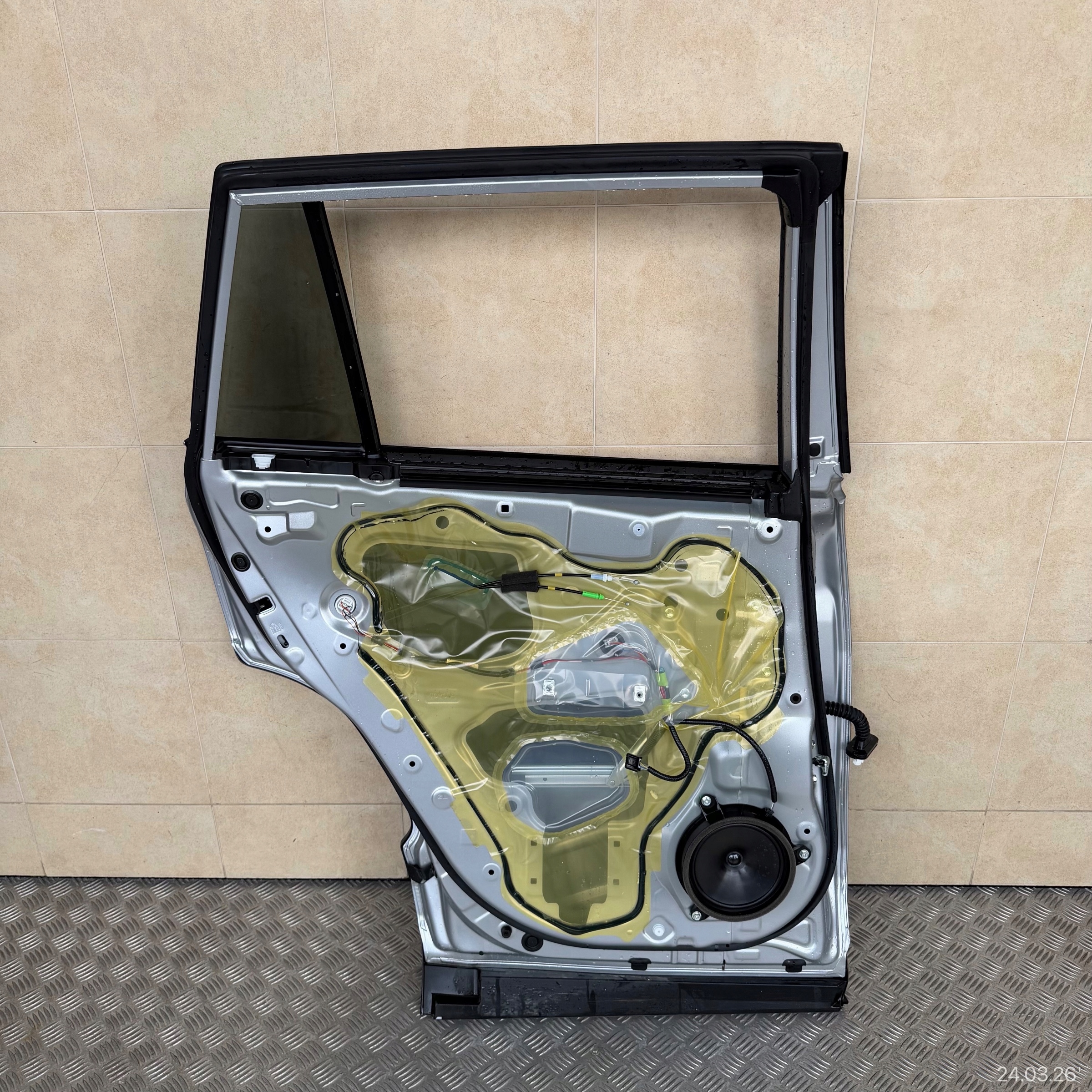 door complete rear. left TOYOTA COROLLA CROSS 2025 ROK