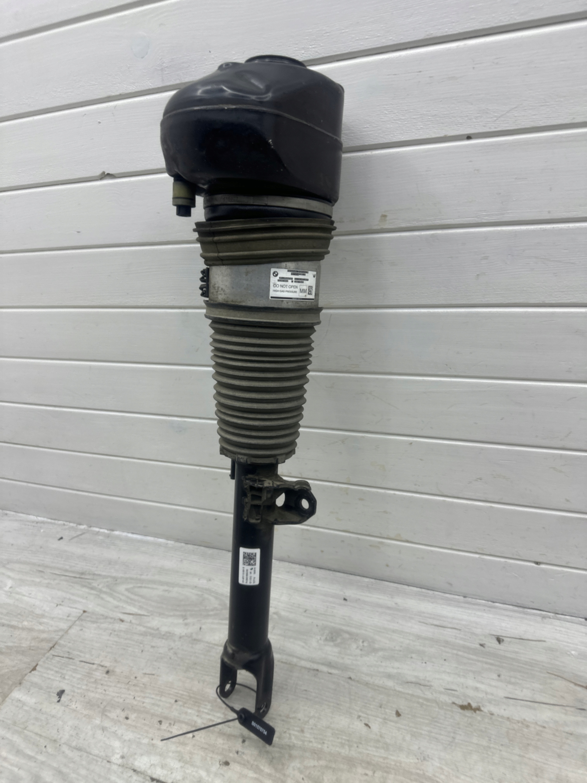 shock absorber front BMW G11 G12 6877554 2WD