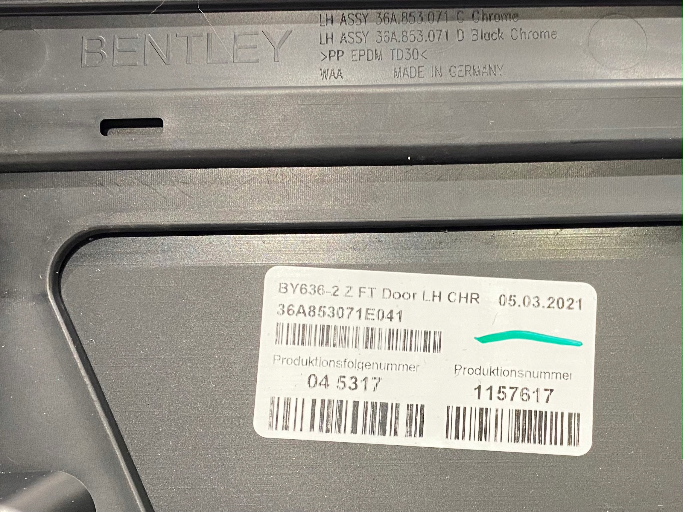 BENTLEY BENTAYGA cap moulding door L 36A853071
