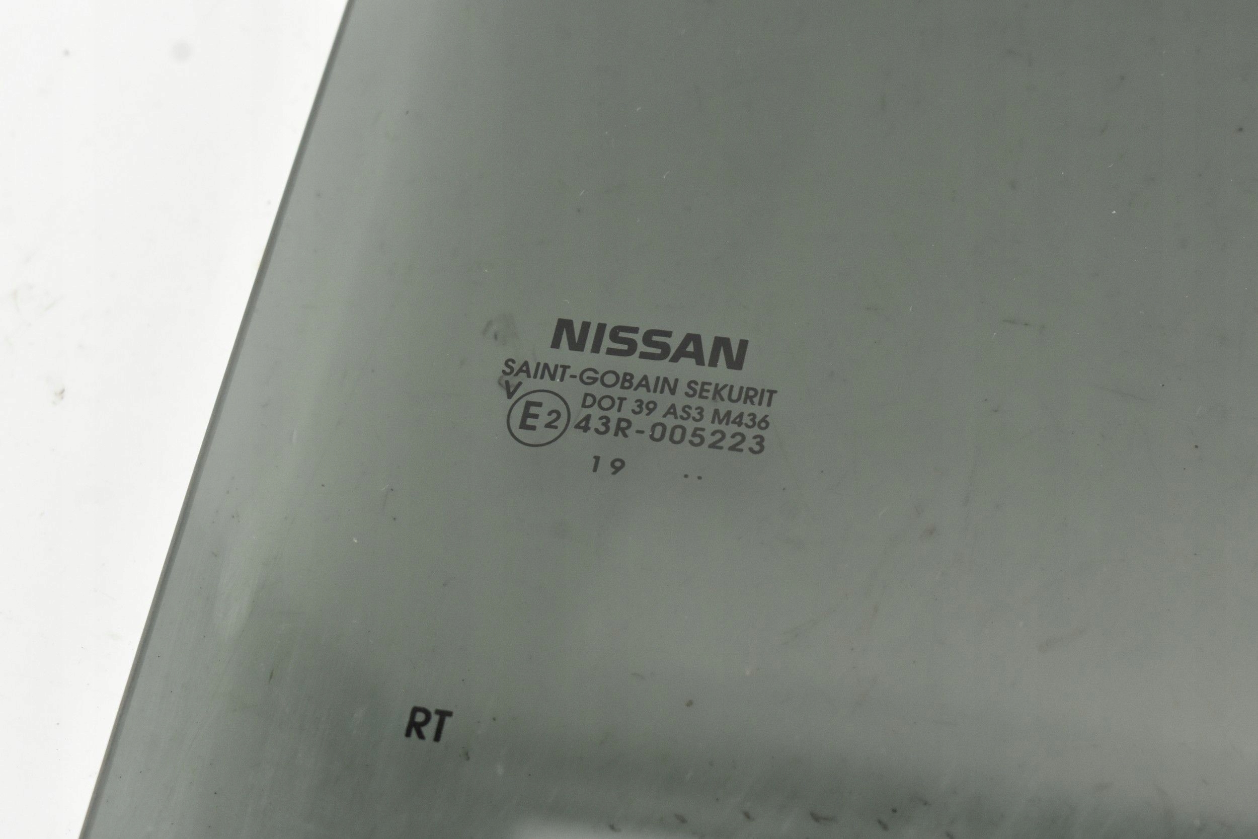 SZYBA DRZWI PRAWY TYŁ NISSAN JUKE II F16 2019 Numer katalogowy części BRAK-DANYCH-63068659