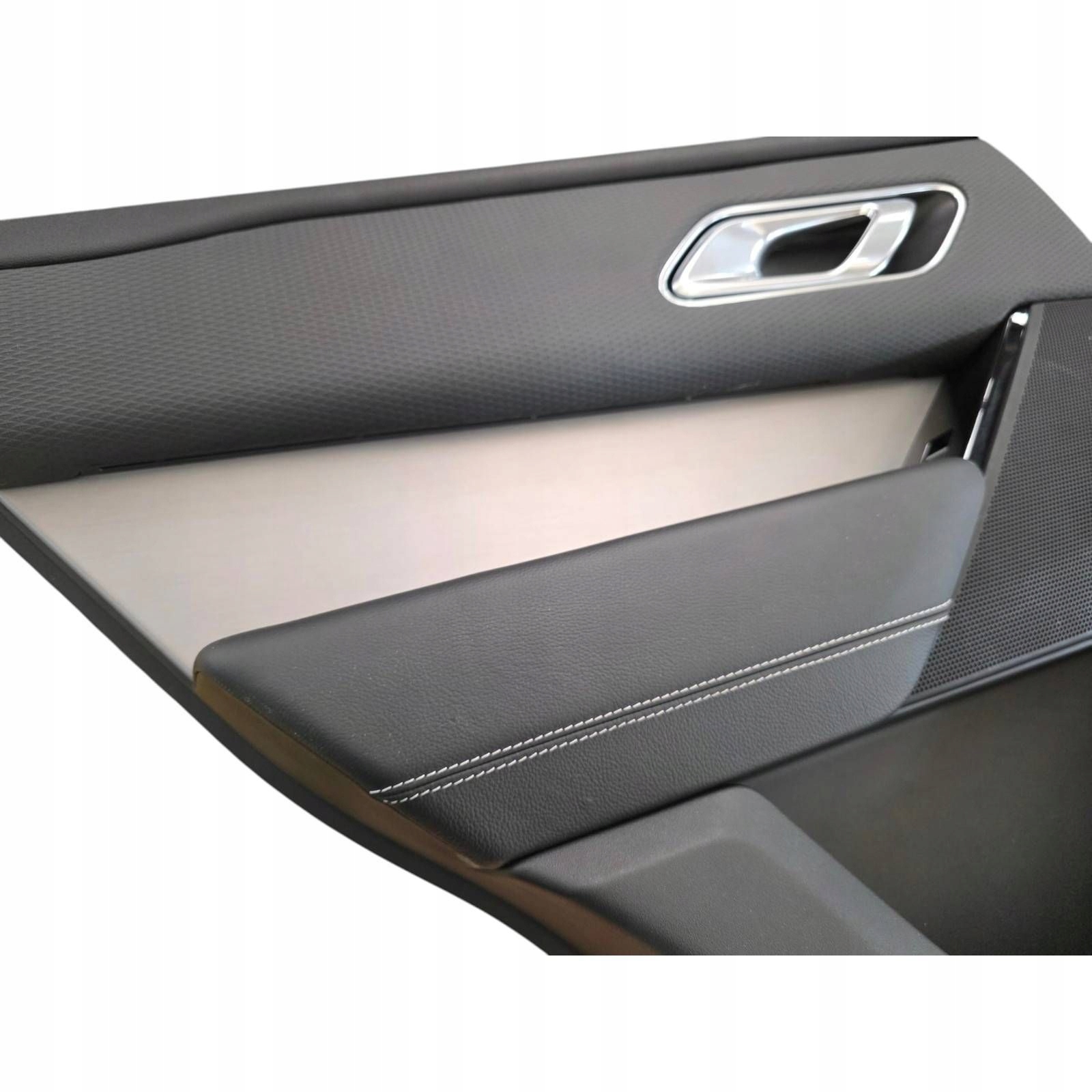 side upholstery door TYLNYCH rear part left RANGE ROVER VELAR L560