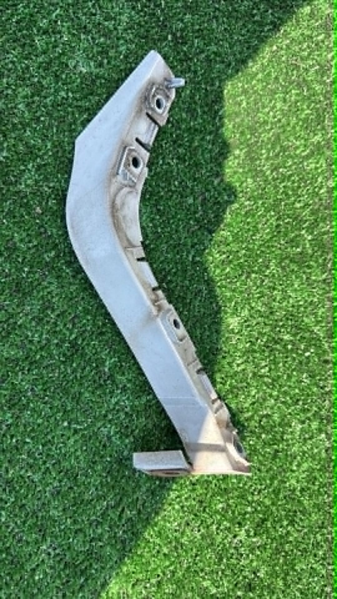 RANGE ROVER EVOQUE L538 support holder bracket of a bumper left rear part rear
