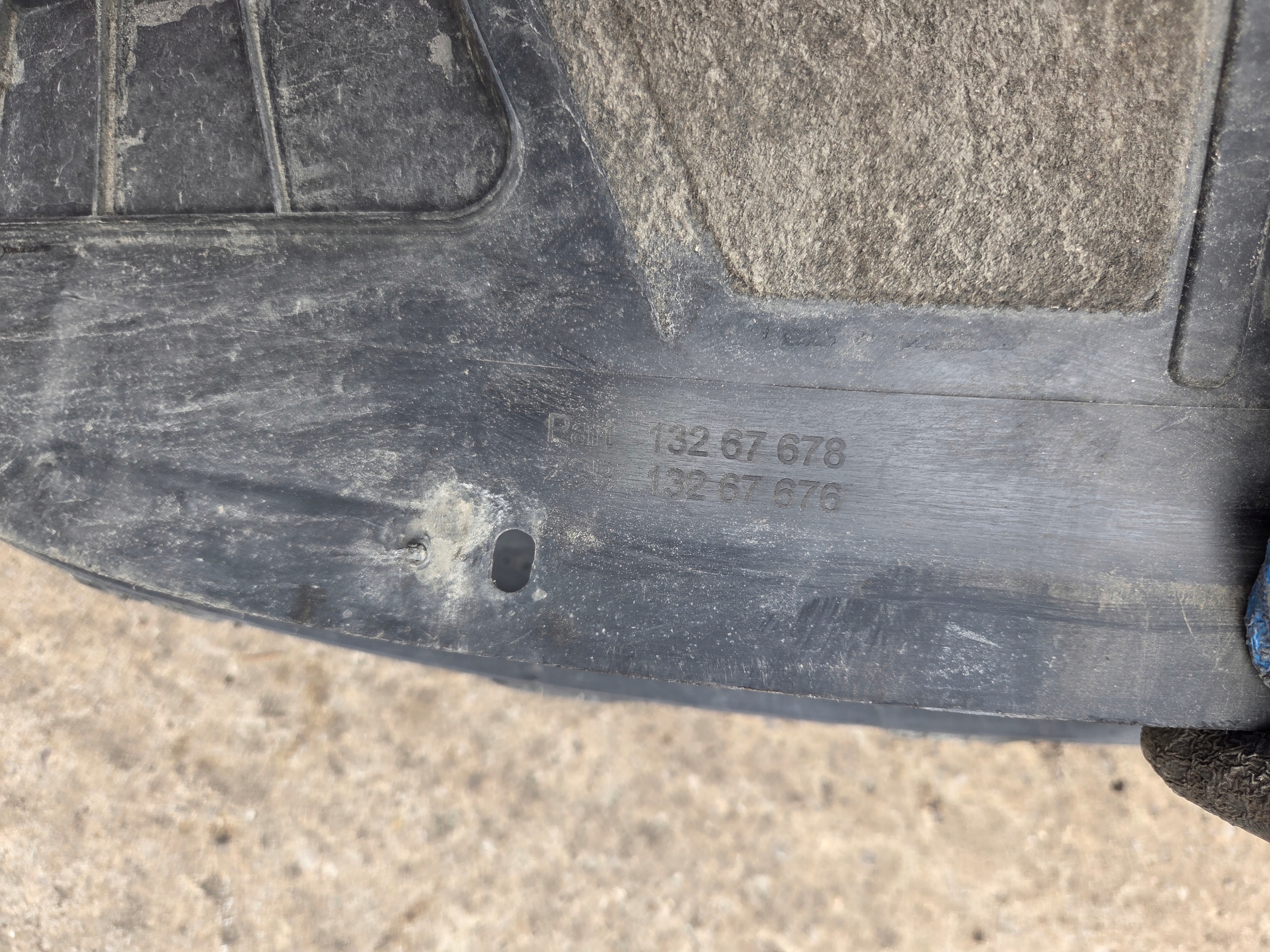 mudguard left front left front Opel Meriva B 1326768 13267678