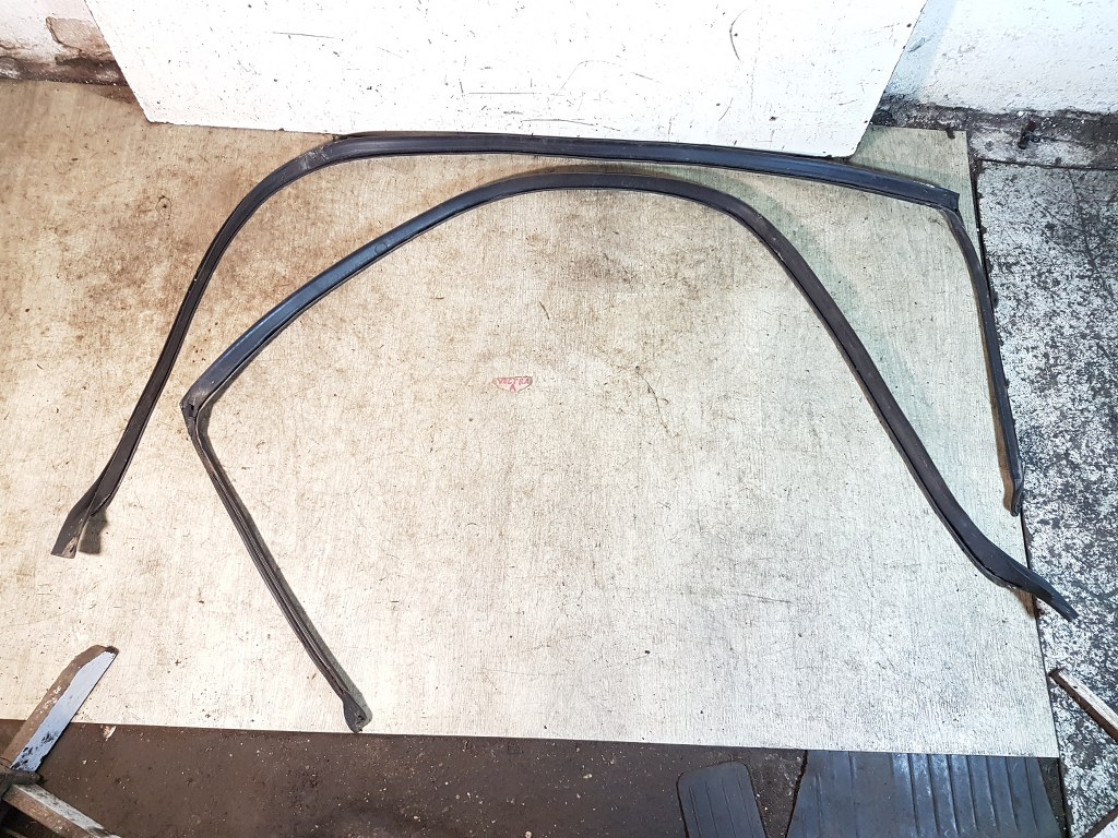 USZCZELKI DACHOWE KPL OPEL VECTRA A SEDAN