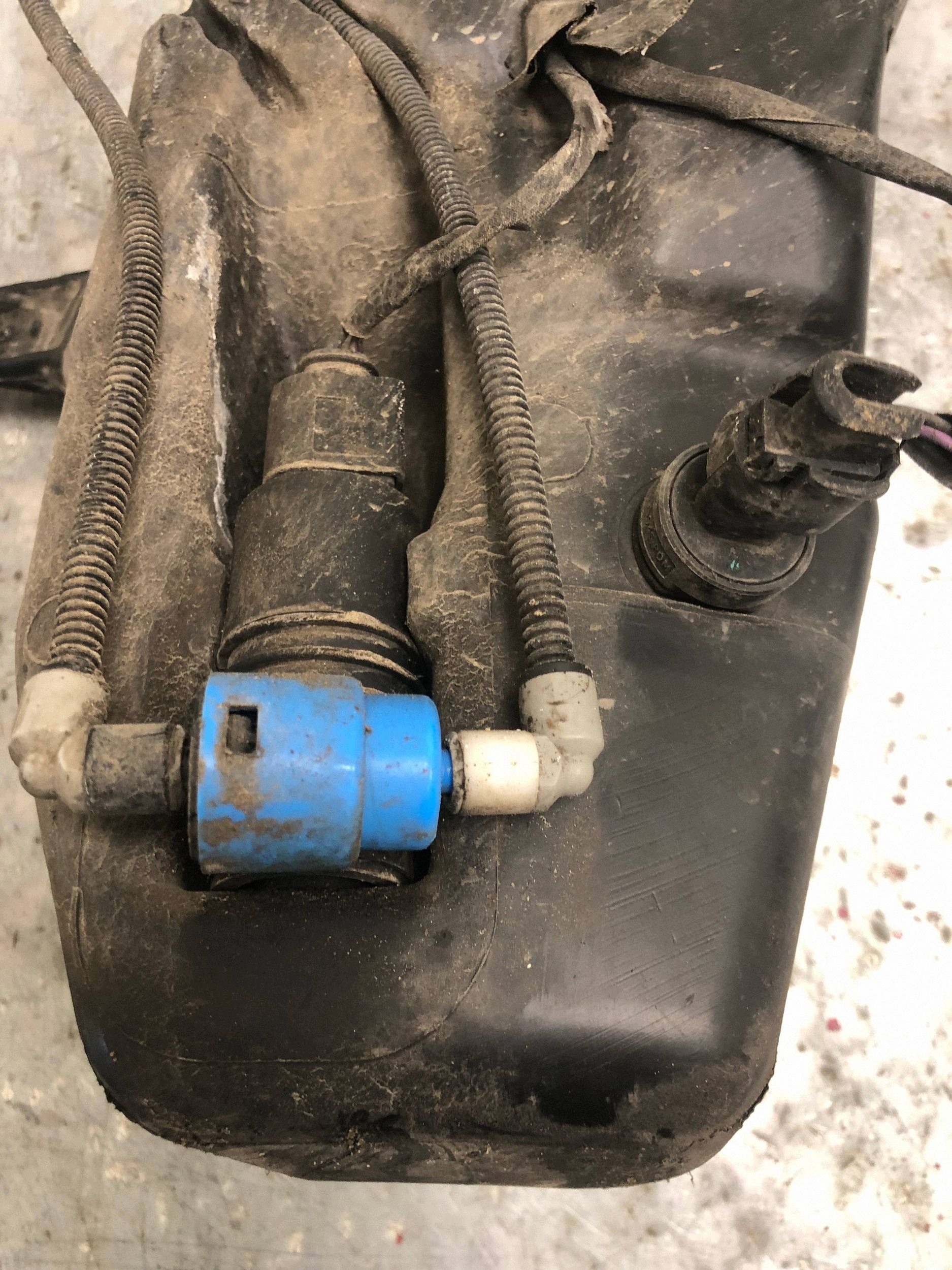 washer fluid tank OPEL ASTRA J 13260579