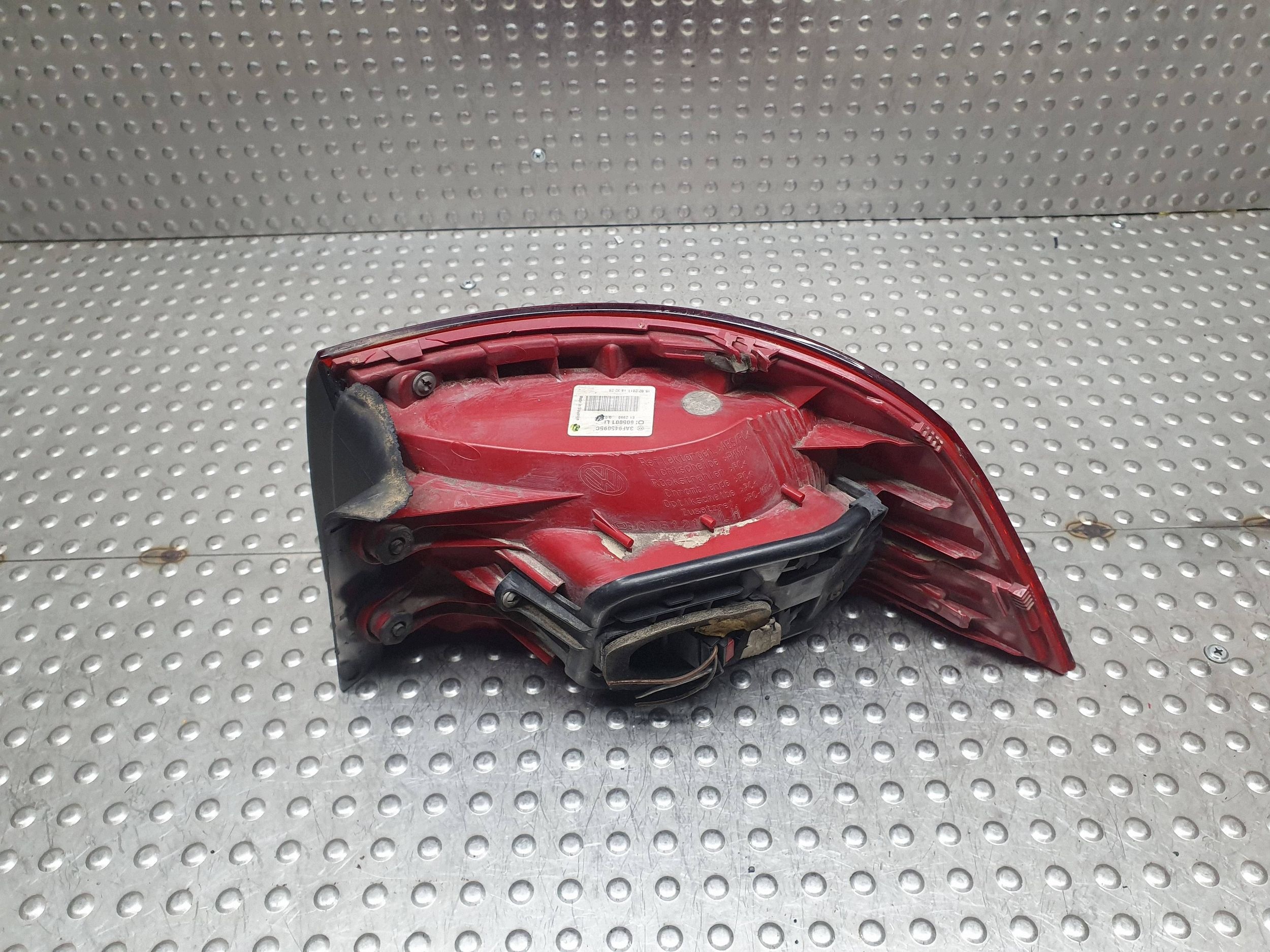 light left rear part 3AF945095C VW PASSAT B7 KOMBI EUROPA