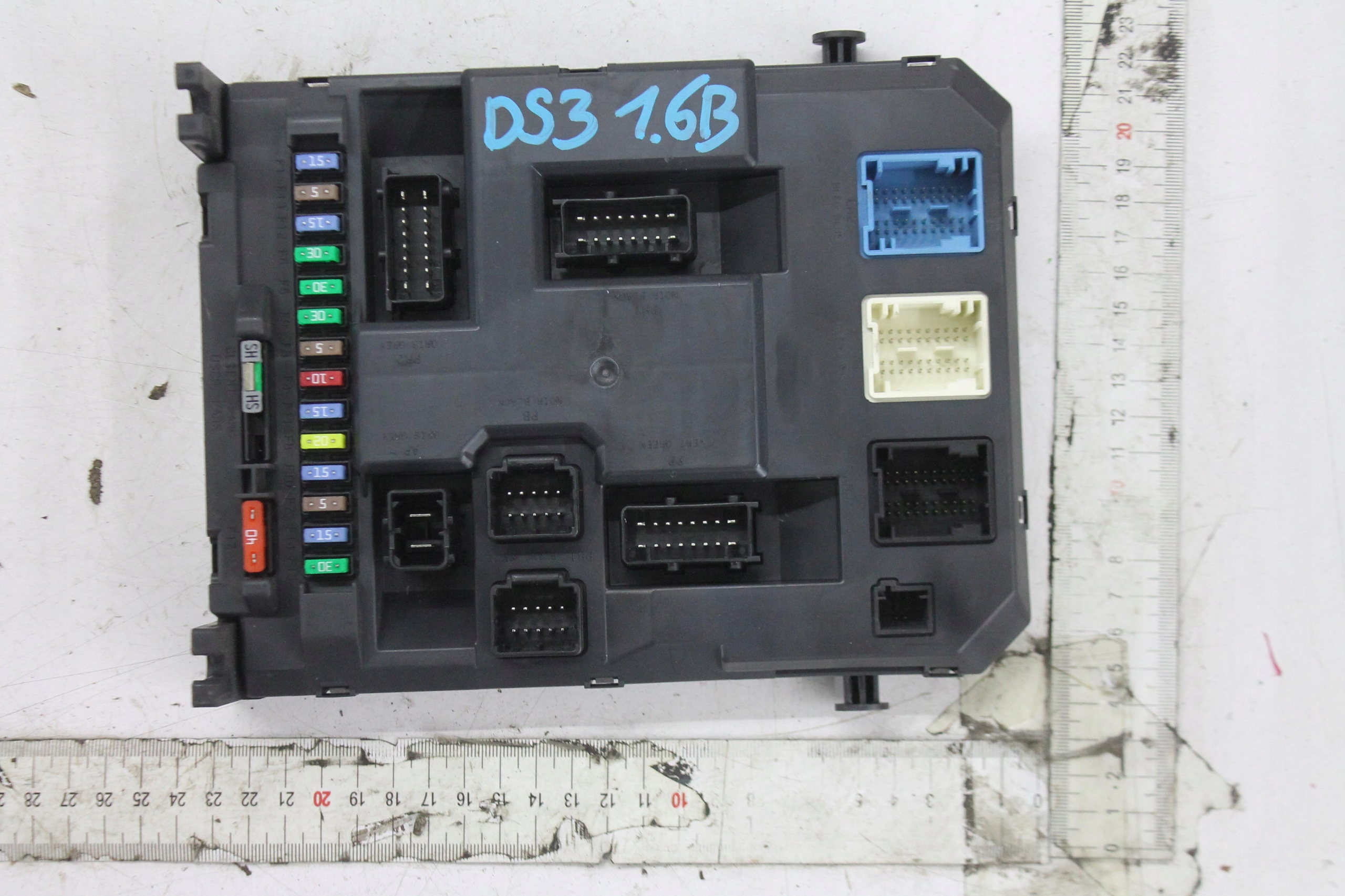 SKRZYNKA BEZPIECZNIKÓW 9666952280 CITROEN DS3 10-