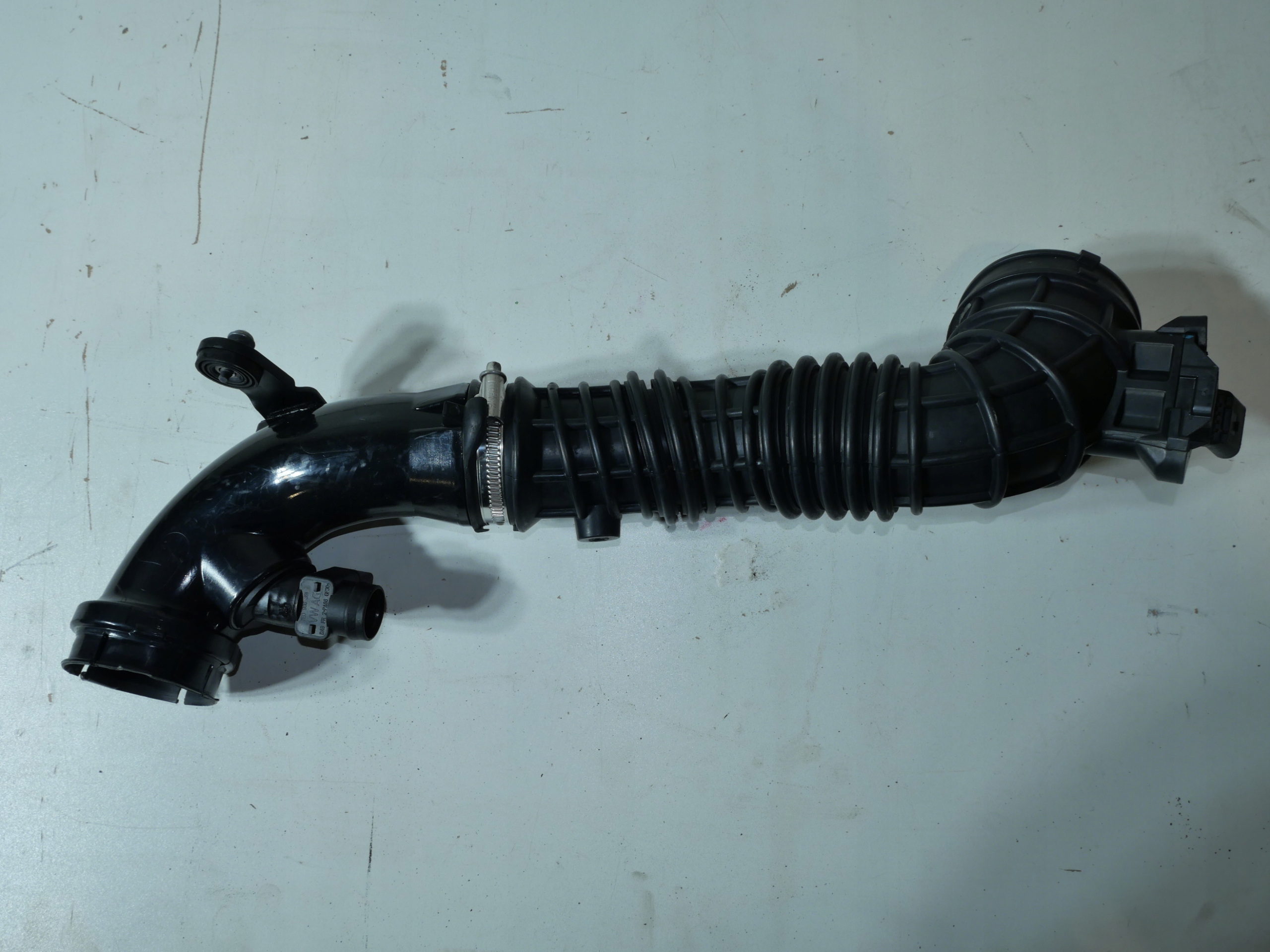 VW T5 T6 trouba hadice intercoolera 7E0129654AB