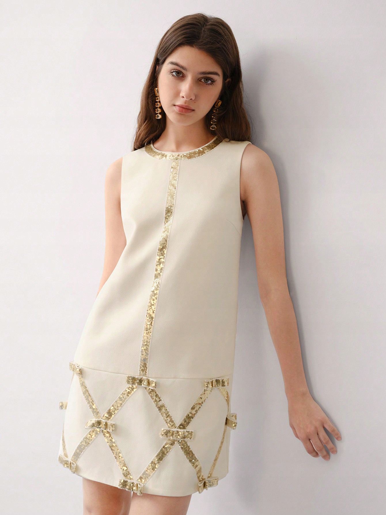 Šaty Mini Béžová Bez Rukávů S Flitry Elegantní Premium Motf S 36
