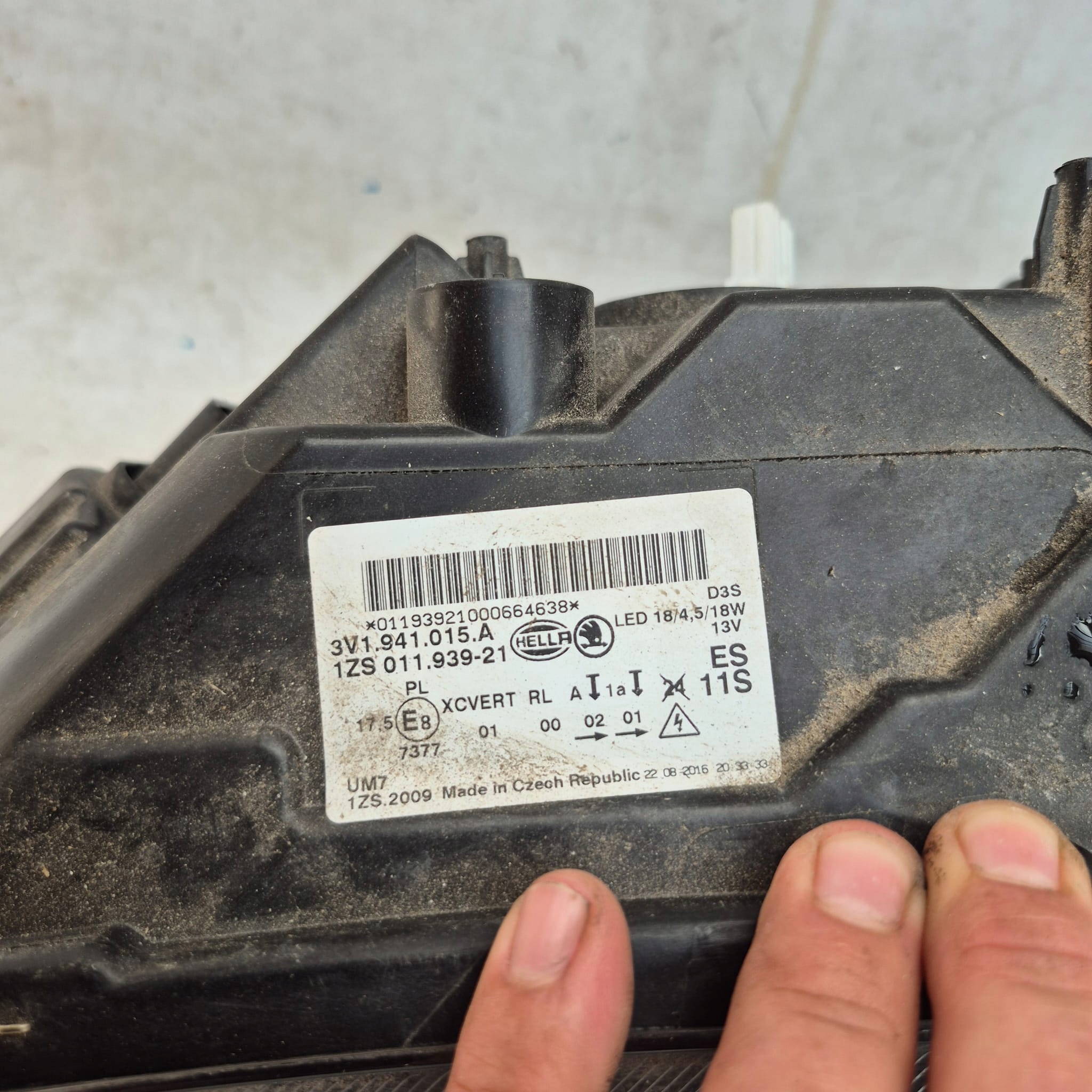 SKODA SUPERB III 3V0 3V1 15- light left front front BI-XENON 3V1941015A