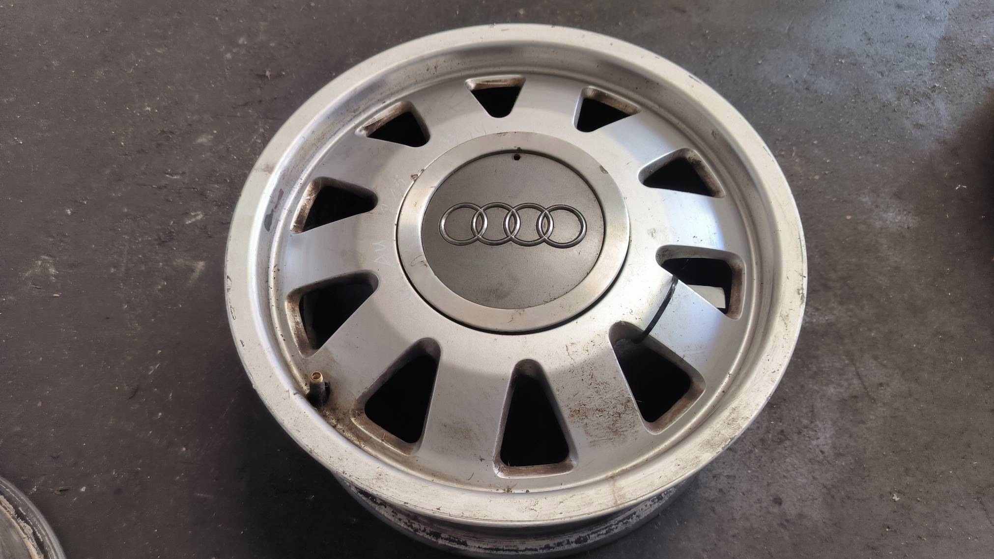 disk hliníkový 15'' 5X112 4B0601025N AUDI A4 B5