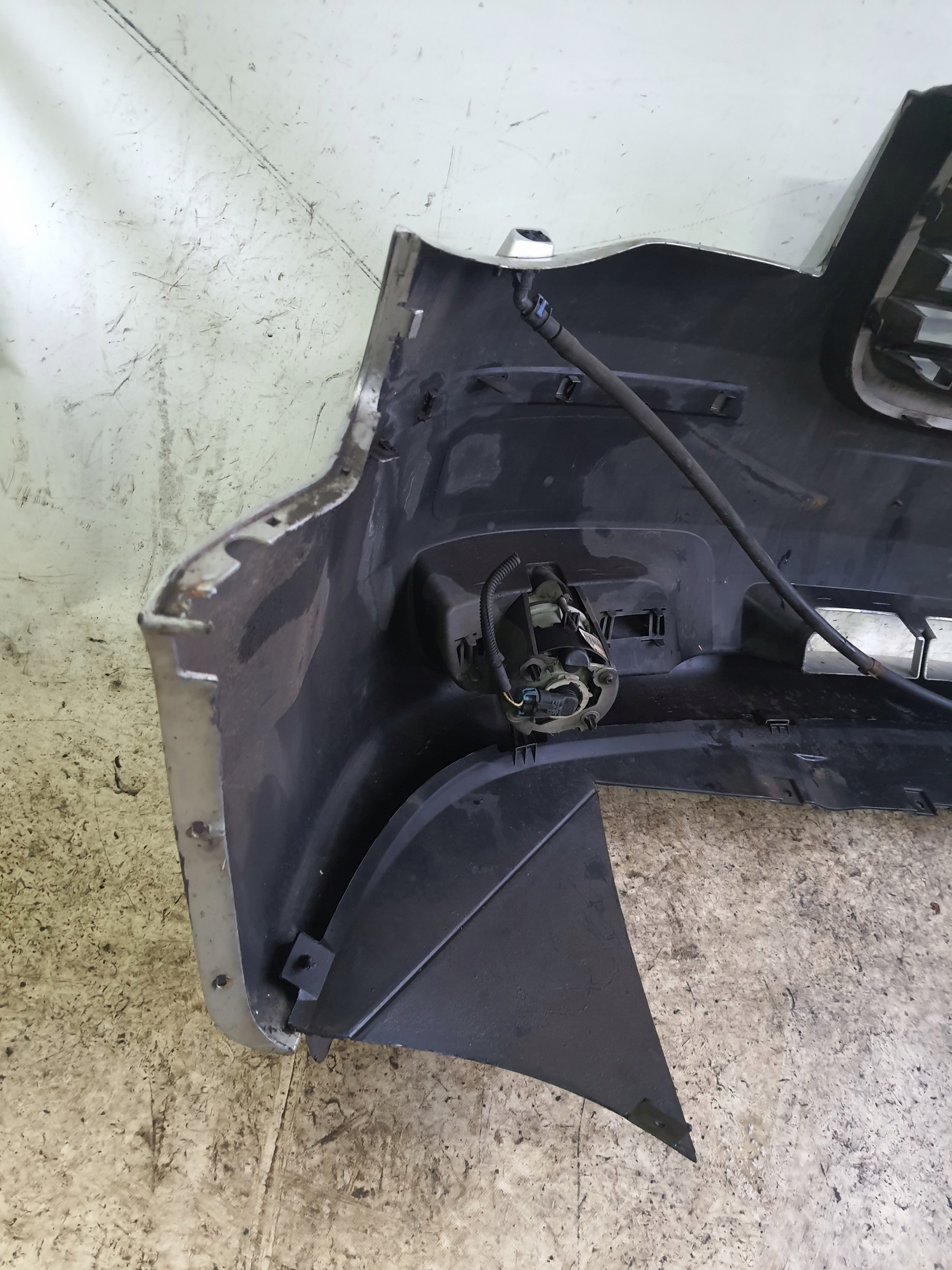 CHRYSLER VOYAGER 08-11 bumper + XENON