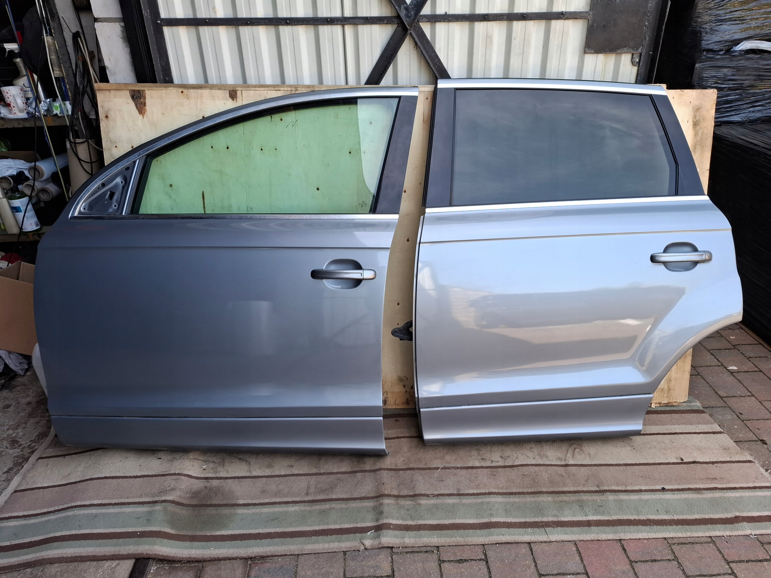 dveře levé předek záď AUDI Q7 06r LX7U