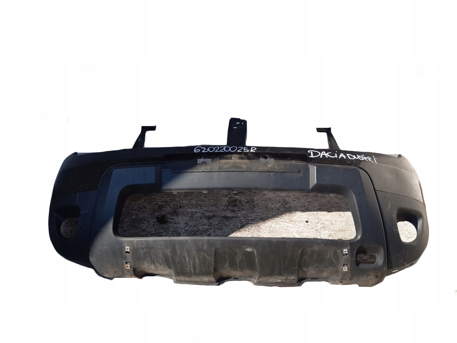 Dacia Duster 620220025R бампер передний