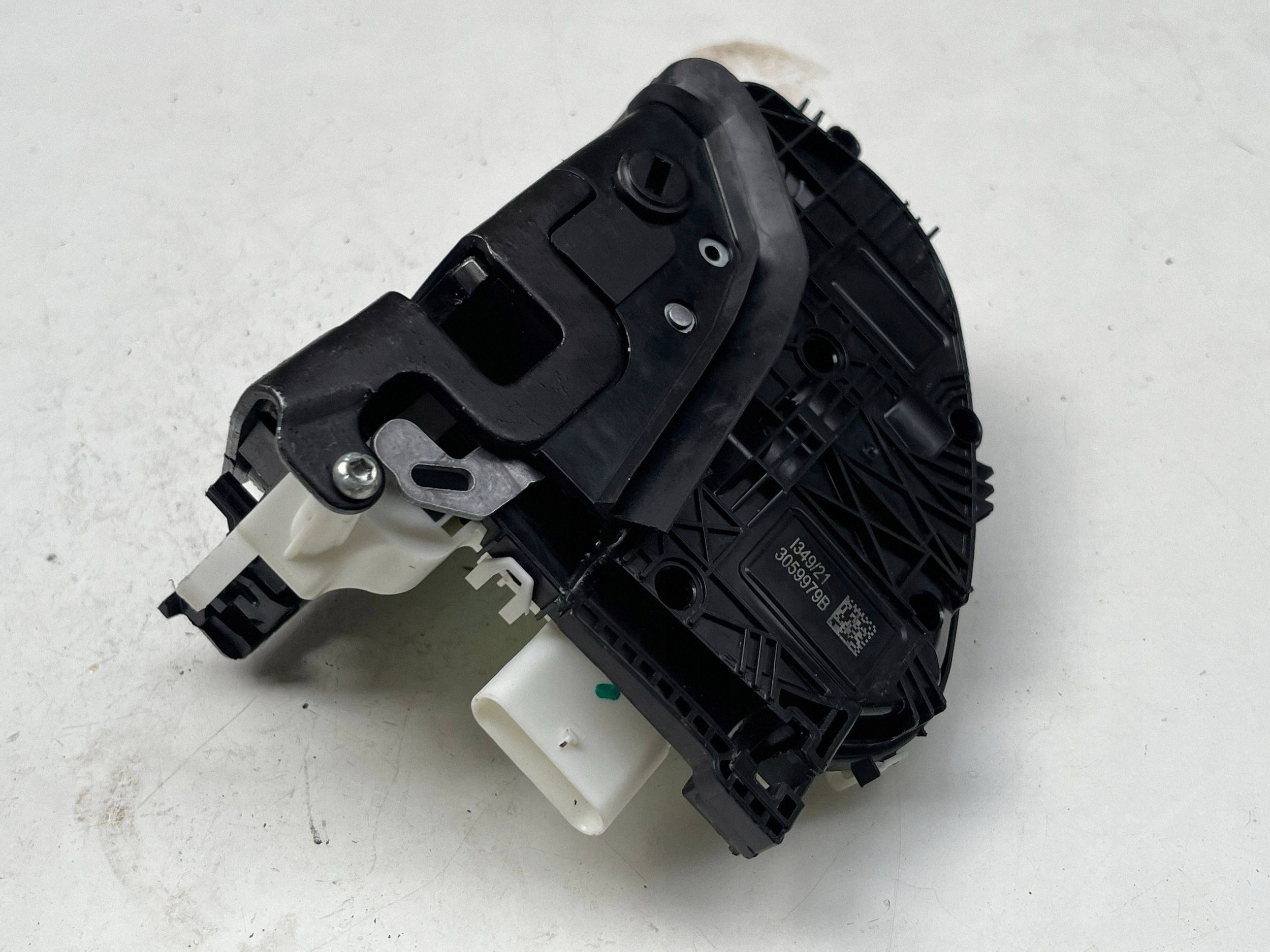 AUDI A4 B9 lock door left rear part 8X0839015F @M