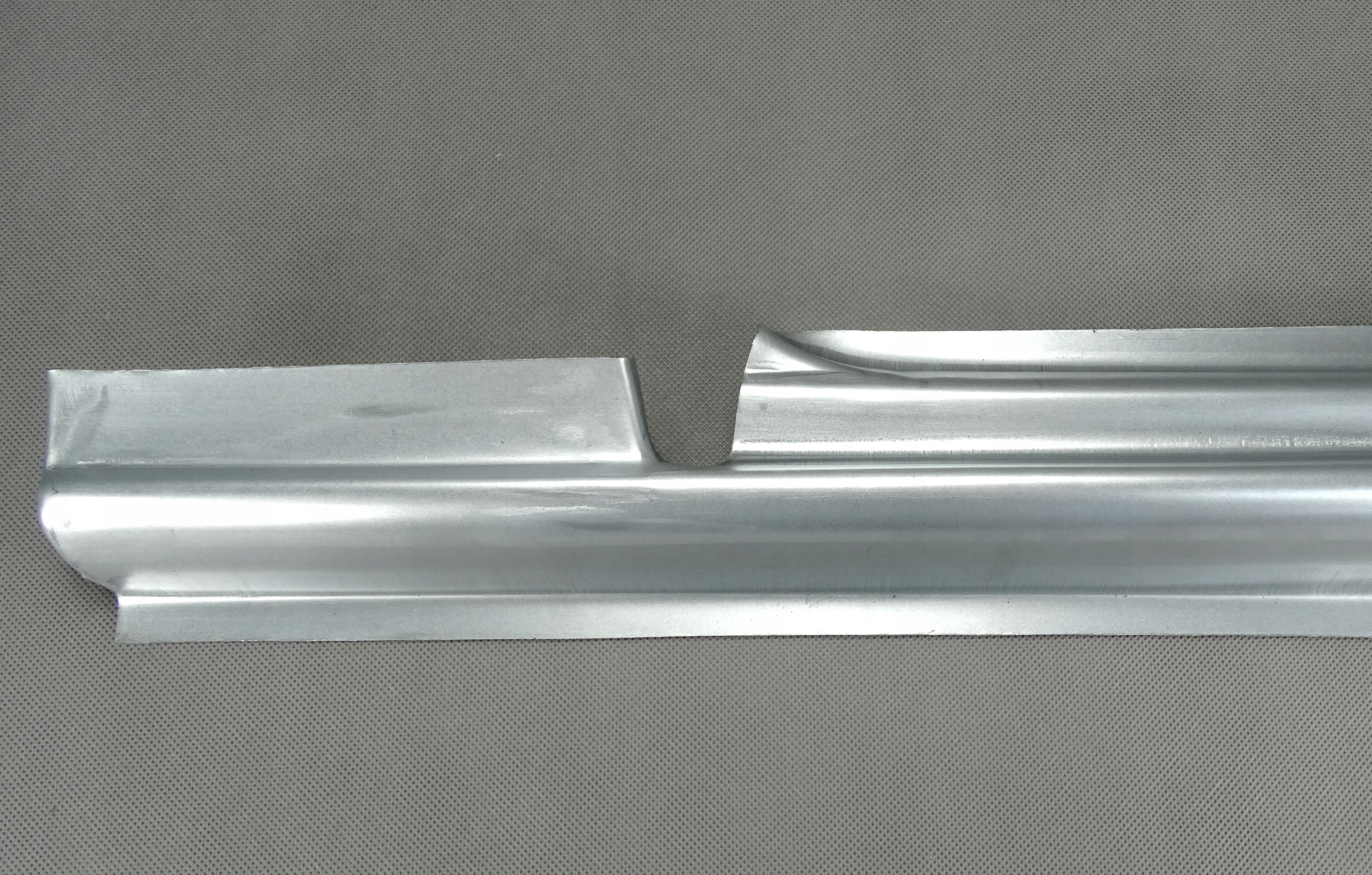 PRÓG ZEWNĘTRZNY DRZWI PRAWYCH PRAWE FORD TRANSIT Producent części Polcar