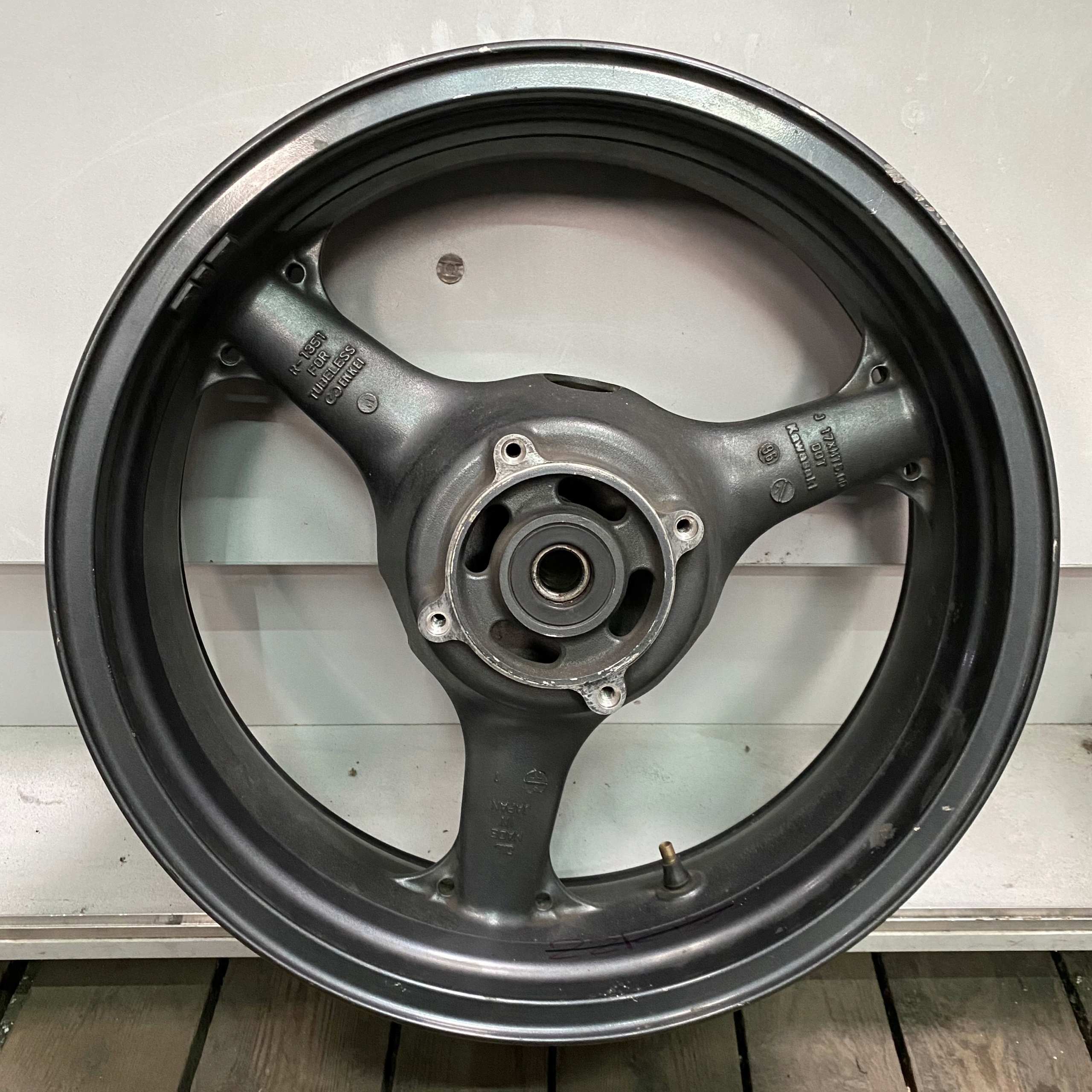 Kawasaki ZR7 обод 17 дюймов задний задний