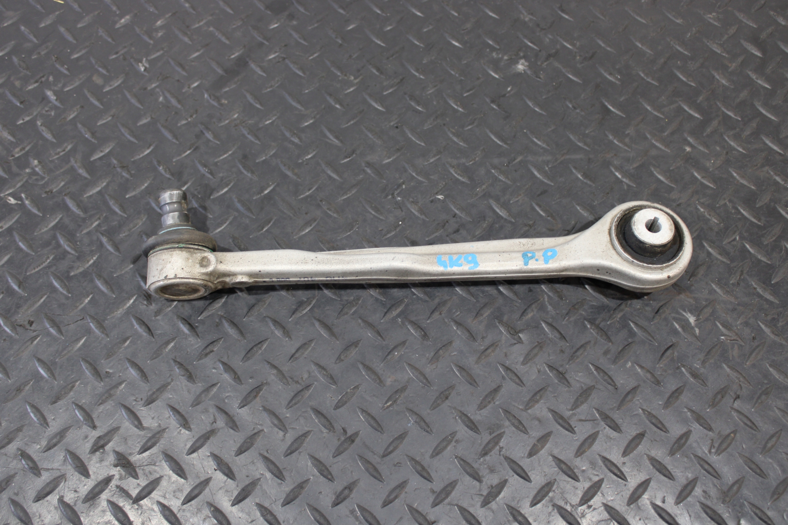 arm right front upper AUDI A6 C8 4K0 4K9 4M0407508C