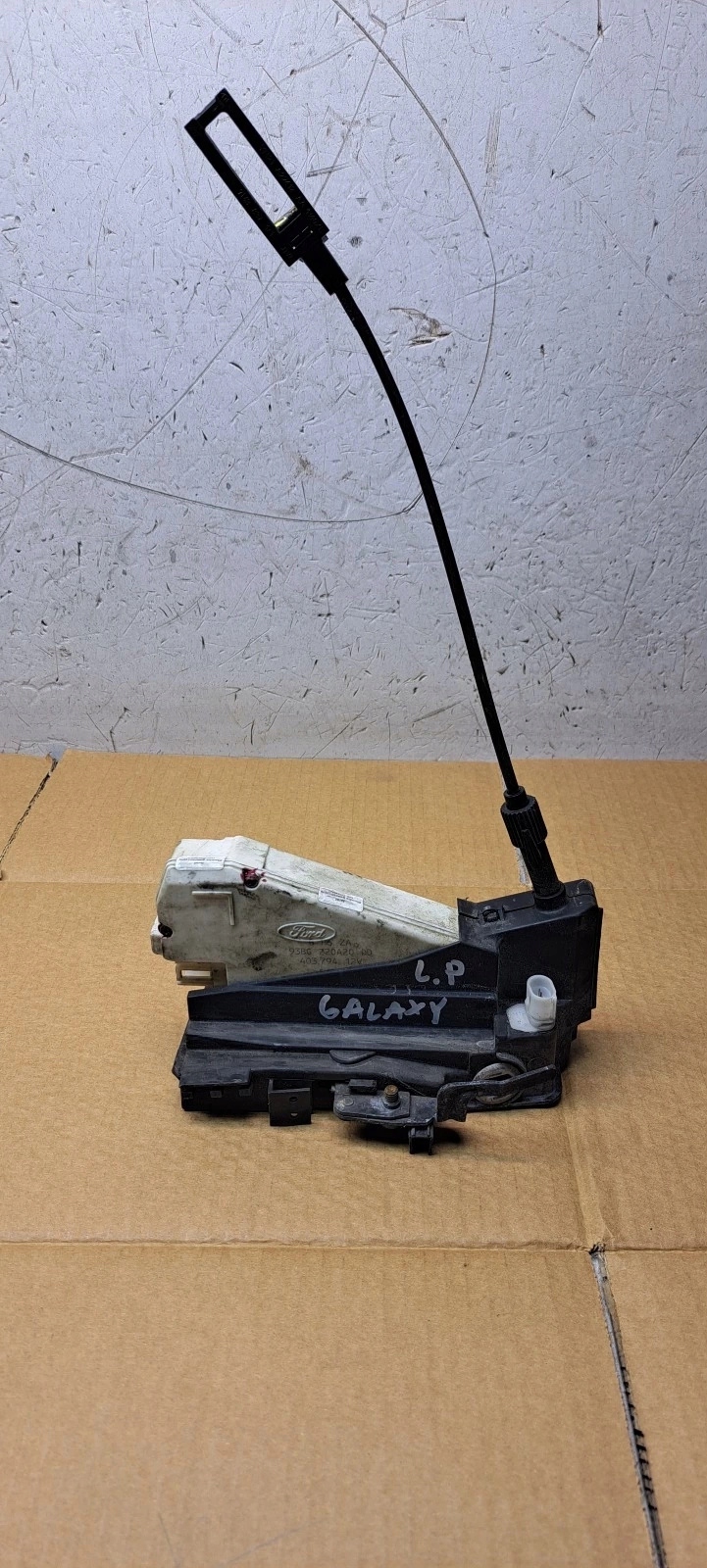 ZAMEK DRZWI LEWY PRZOD Ford Galaxy 93BG220A20DD