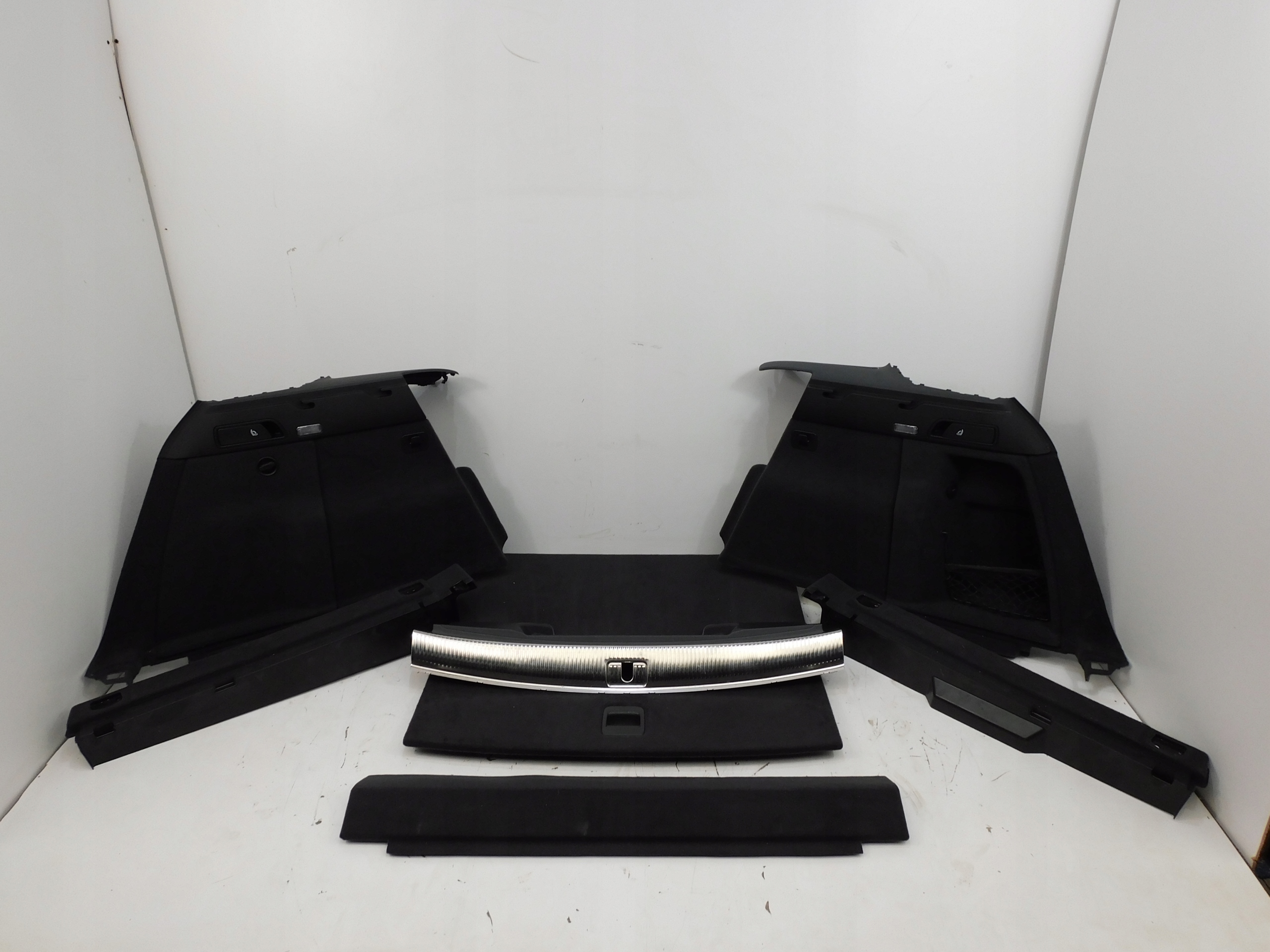 8R0861529D - AUDI Q5 8R LIFT підлога багажника в зборі