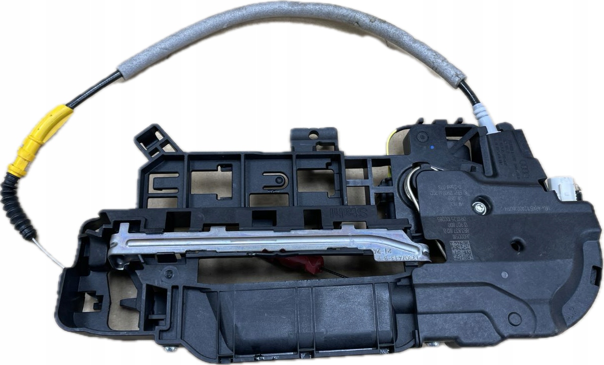 AUDI A4 B9 A5 F5 lock support handles door right front 8B3837812B