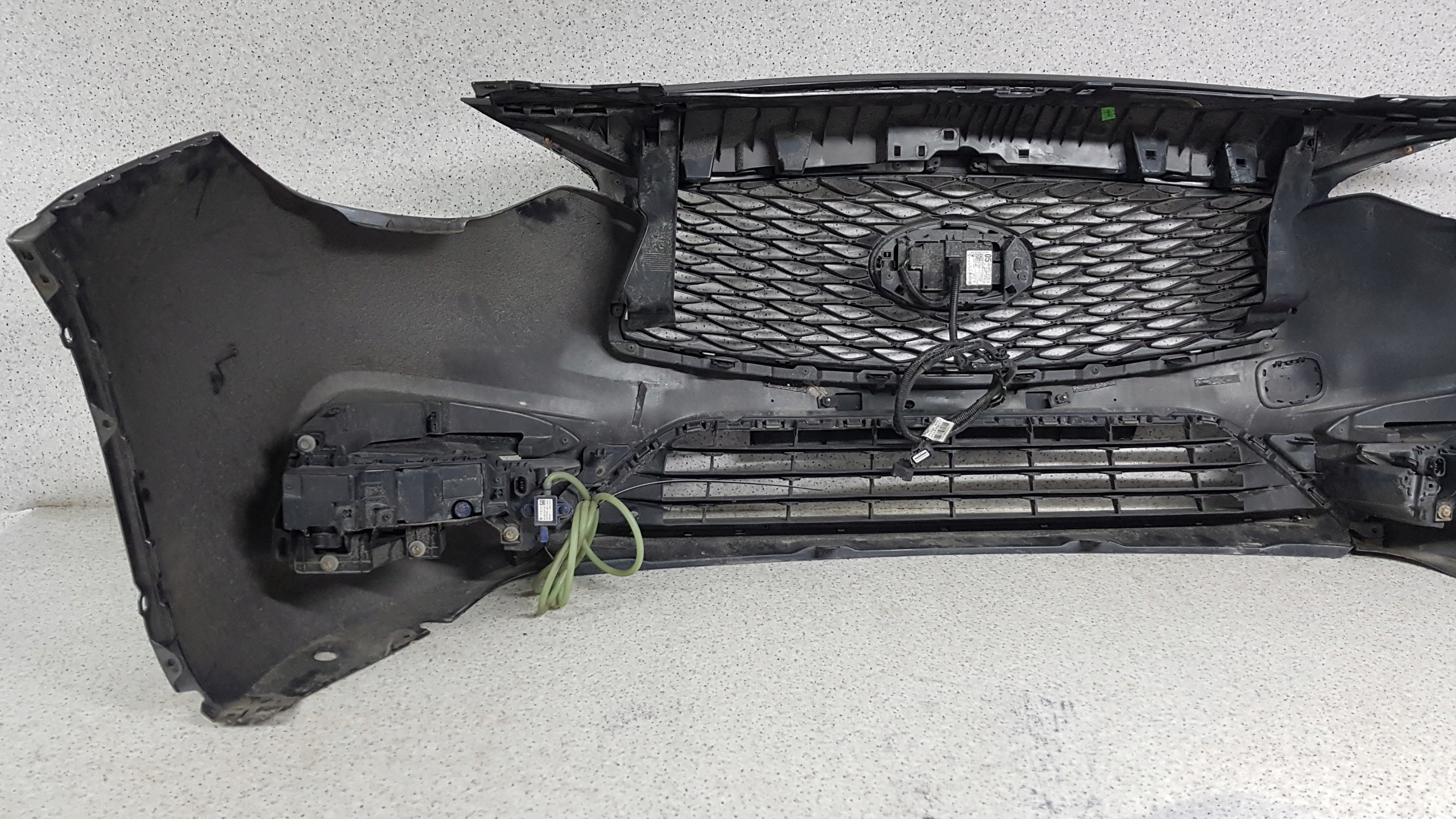 INFINITI Q30 Q 30 2015 - bumper front 2418