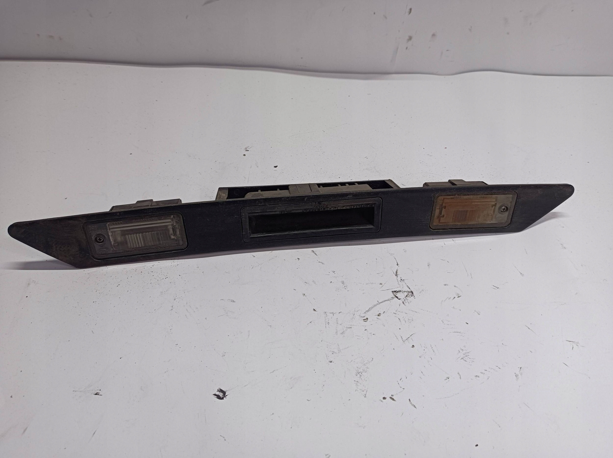 moulding lighting signs cap bonnet Audi A4 S4 8P0827574