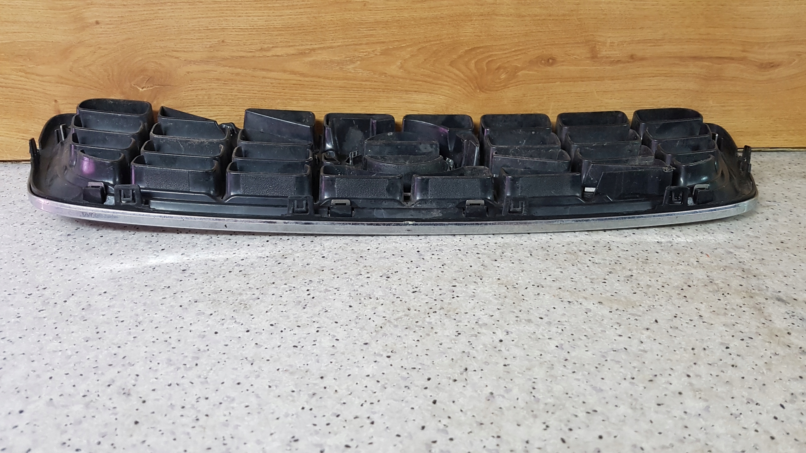 VOLVO V70 2007 - GRILL GRILL D 80