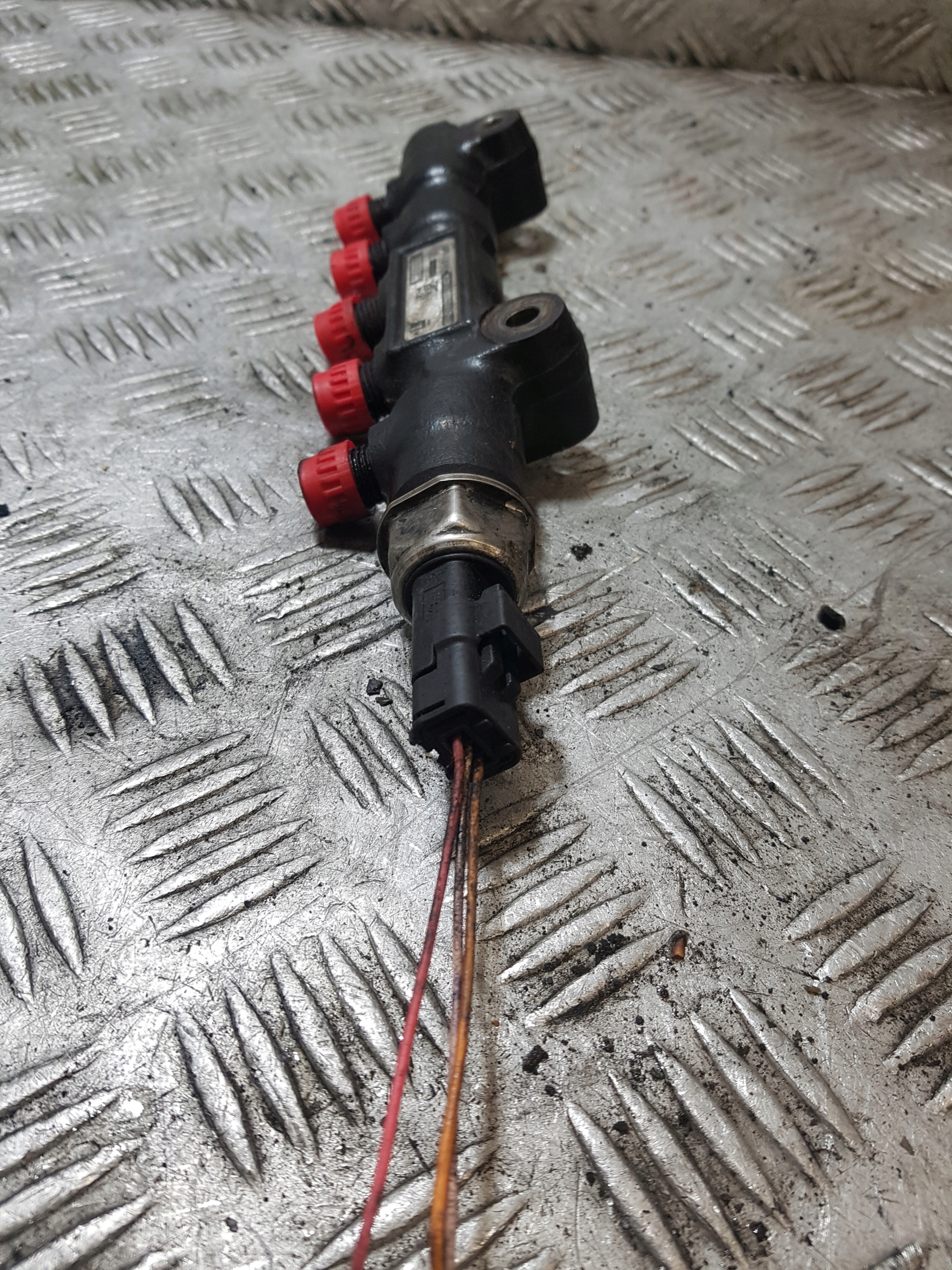 Rampe injection PEUGEOT 307 9654592680