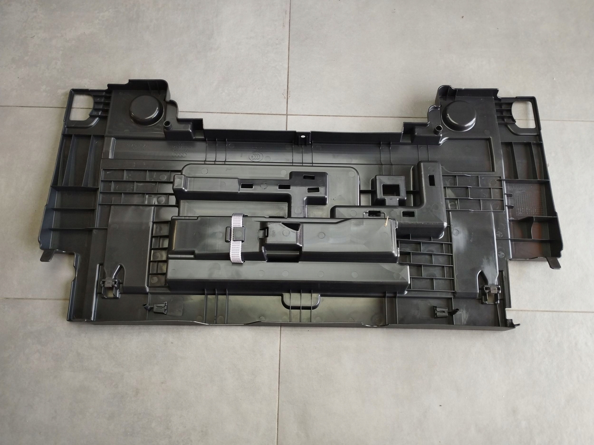 Audi A4 S4 B9 8W Organizer passenger compartment boot for narzedzia 8W8863373B